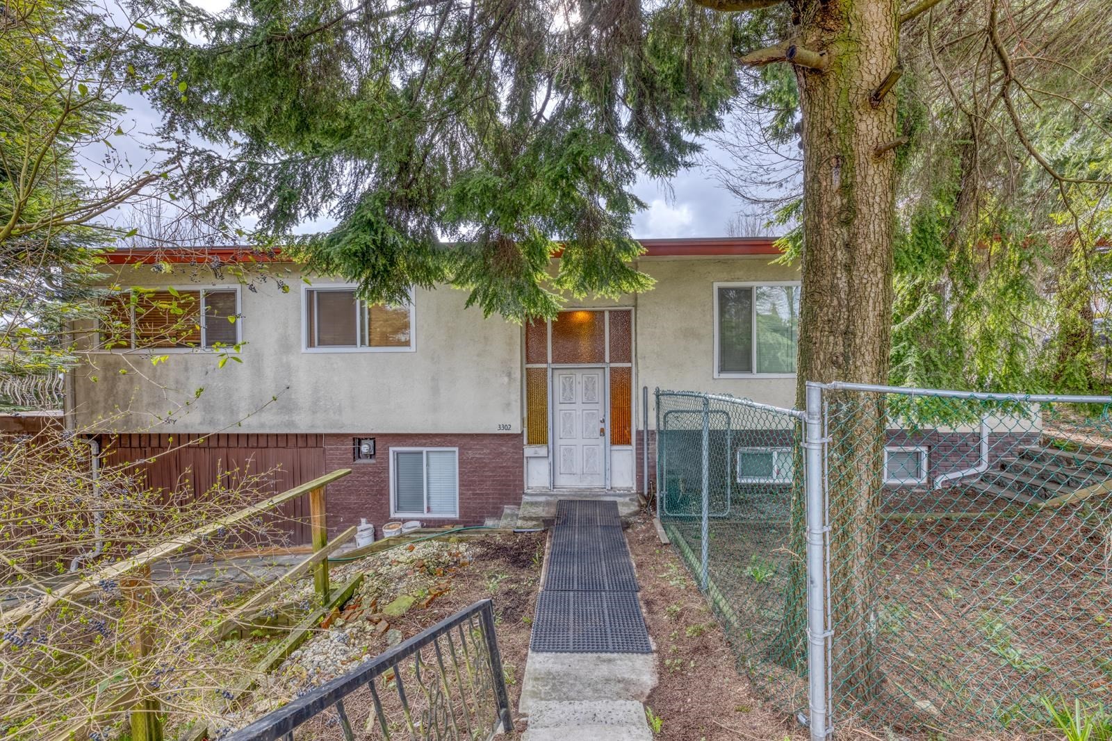 3302 5Th Avenue E, Vancouver, BC - Outdoor