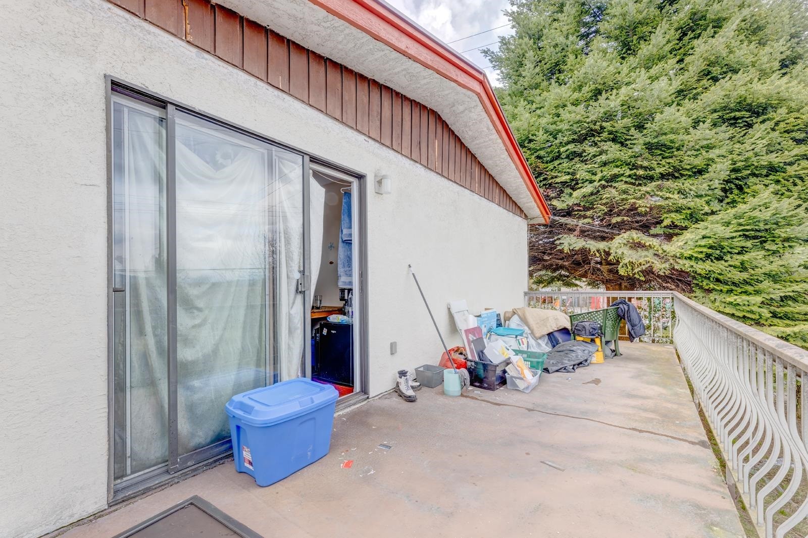 3302 5Th Avenue E, Vancouver, BC - Outdoor With Exterior