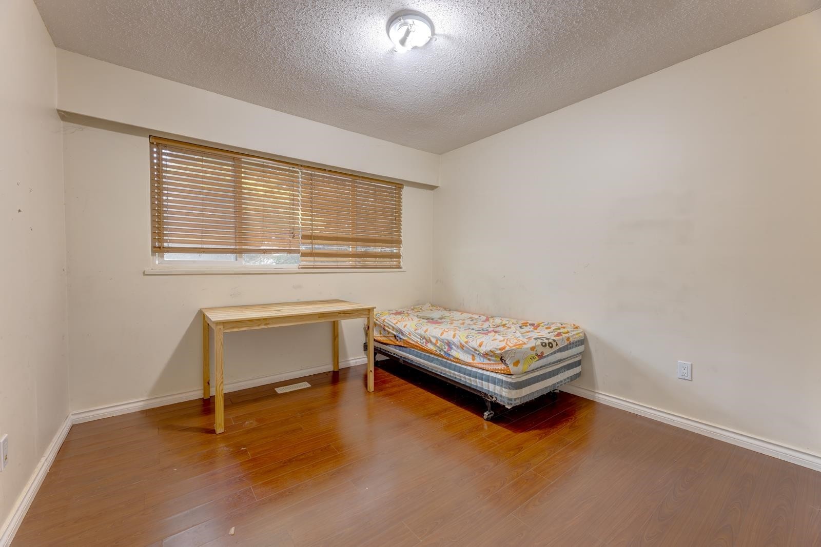 3302 5Th Avenue E, Vancouver, BC - Indoor Photo Showing Bedroom