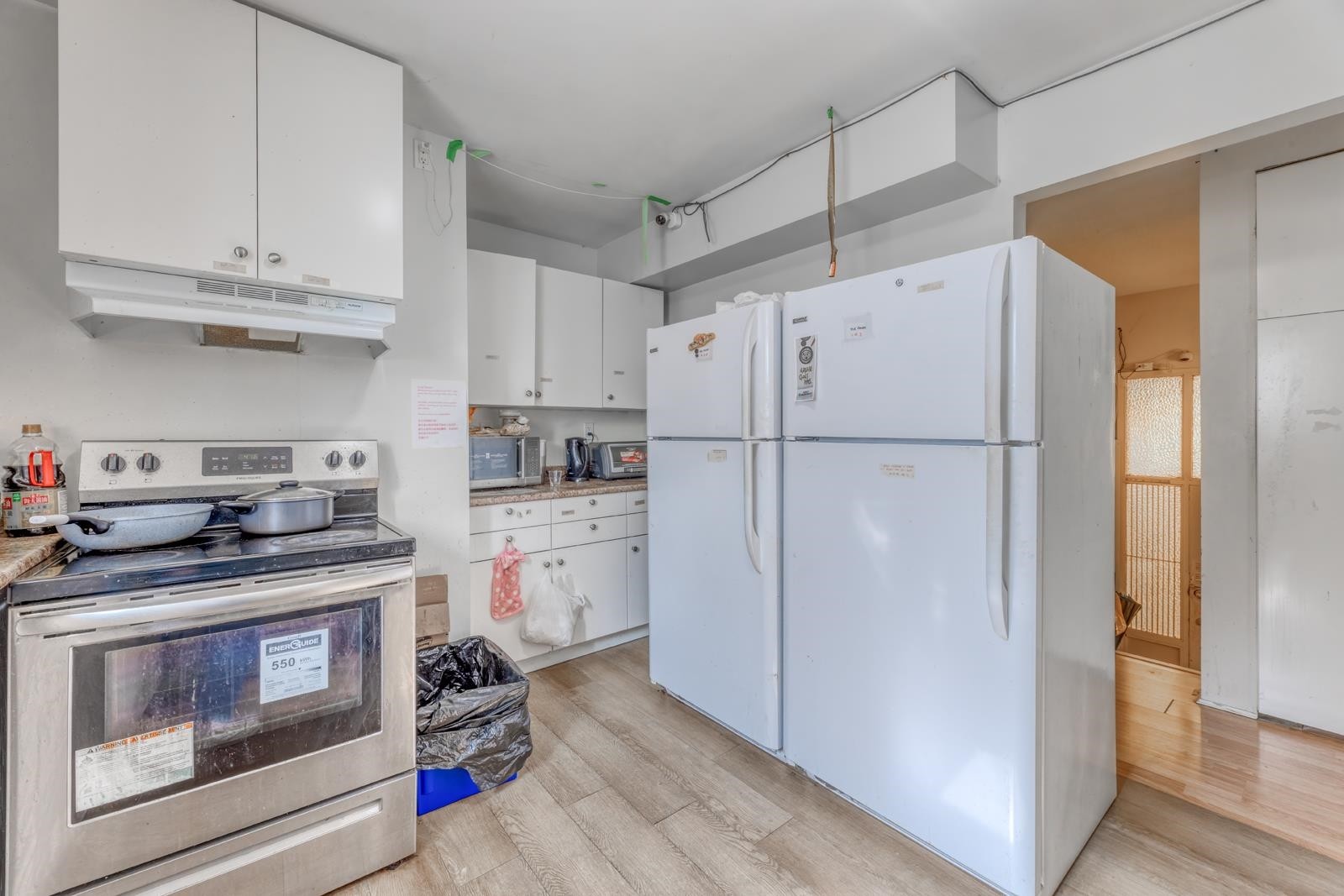 3302 5Th Avenue E, Vancouver, BC - Indoor Photo Showing Kitchen