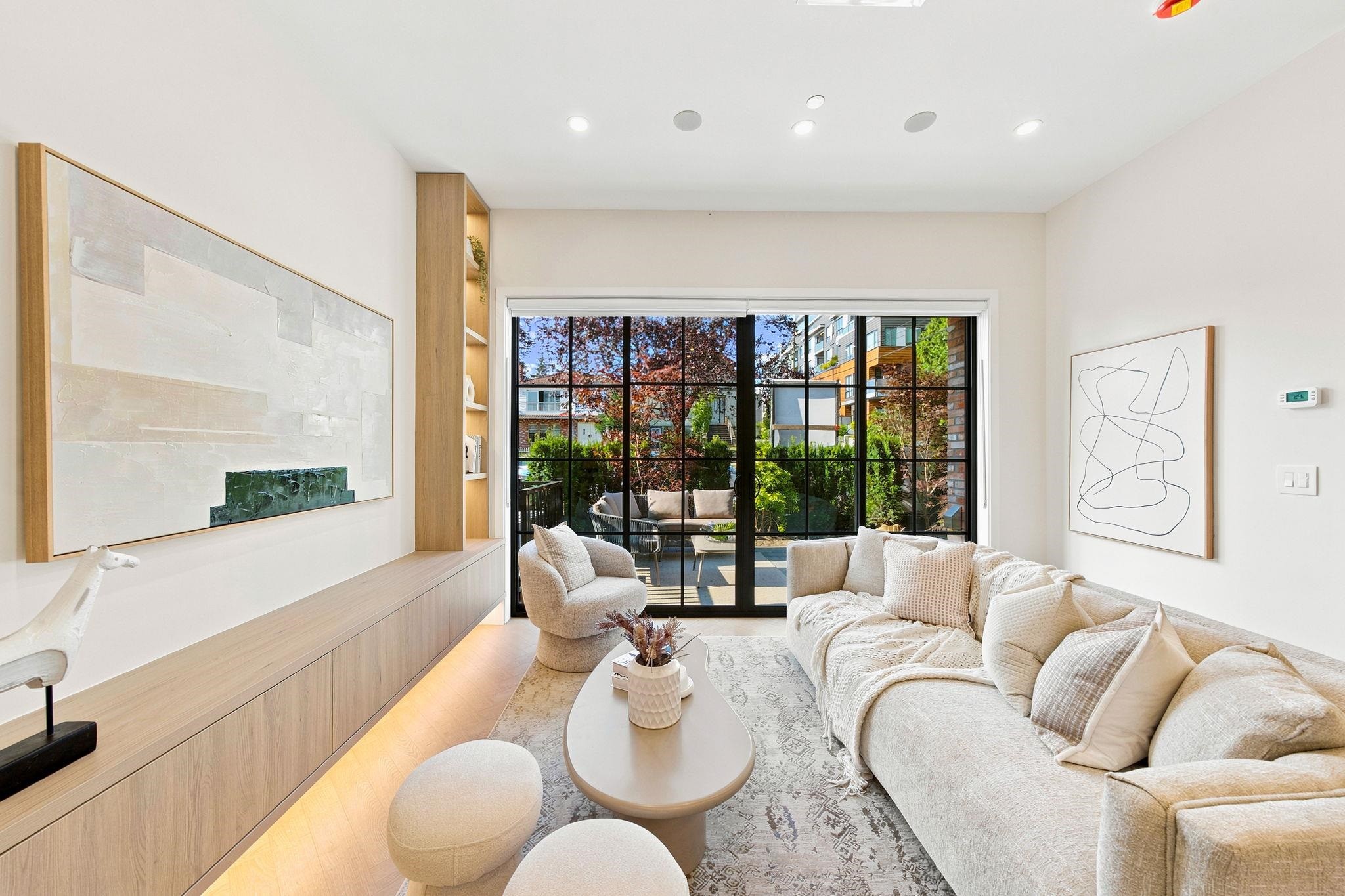 1-646 E 23Rd Avenue, Vancouver, BC - Indoor Photo Showing Living Room