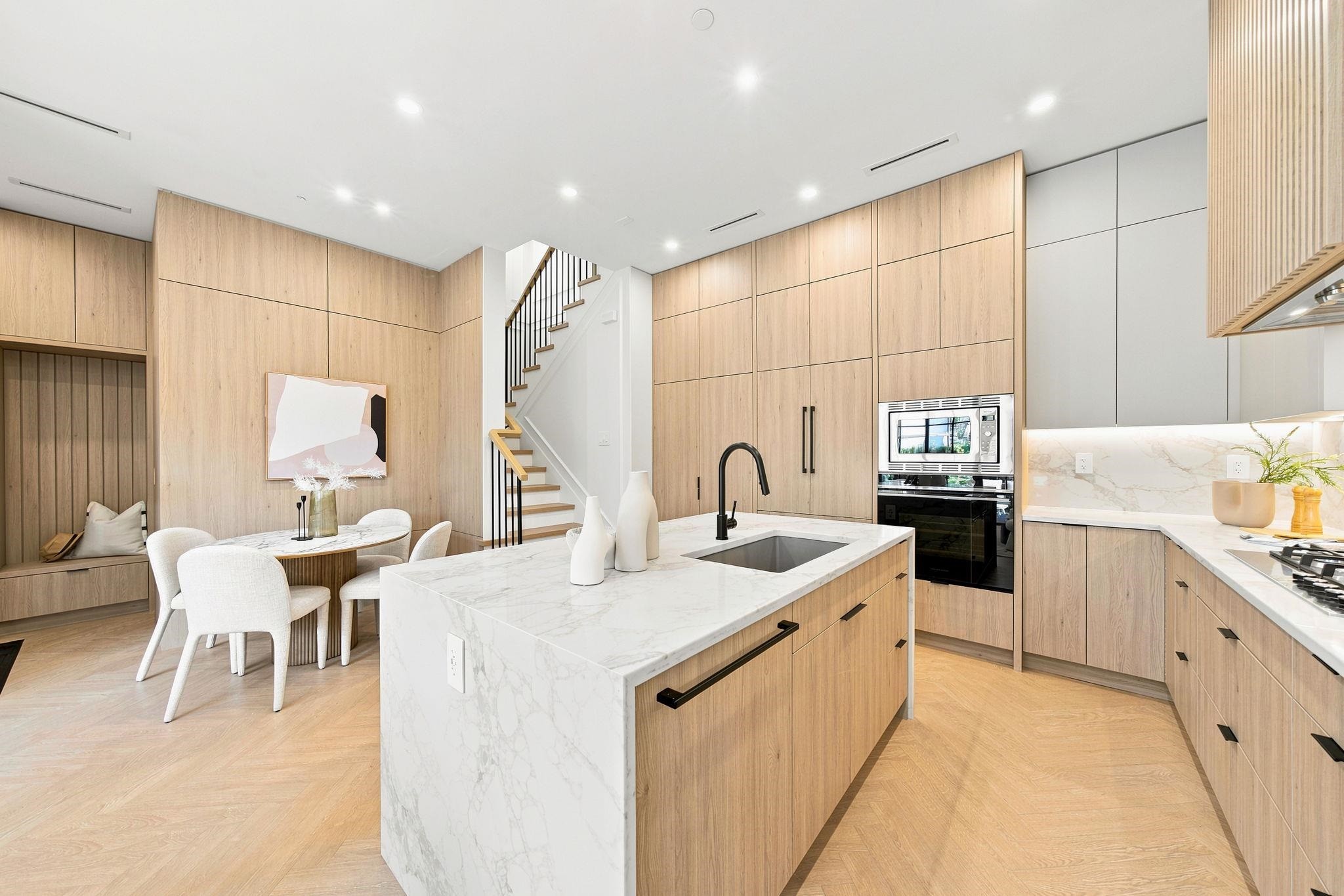 1-646 E 23Rd Avenue, Vancouver, BC - Indoor Photo Showing Kitchen With Upgraded Kitchen
