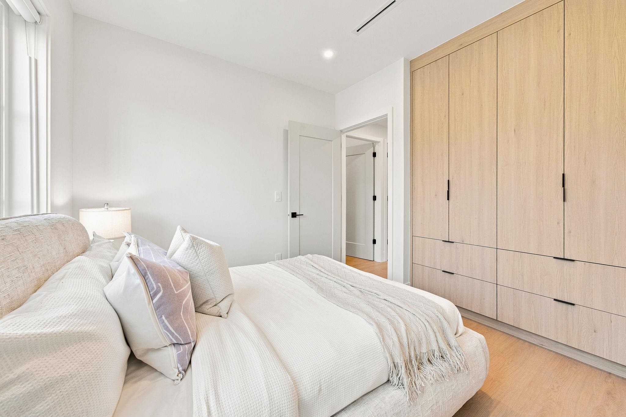 1-646 E 23Rd Avenue, Vancouver, BC - Indoor Photo Showing Bedroom