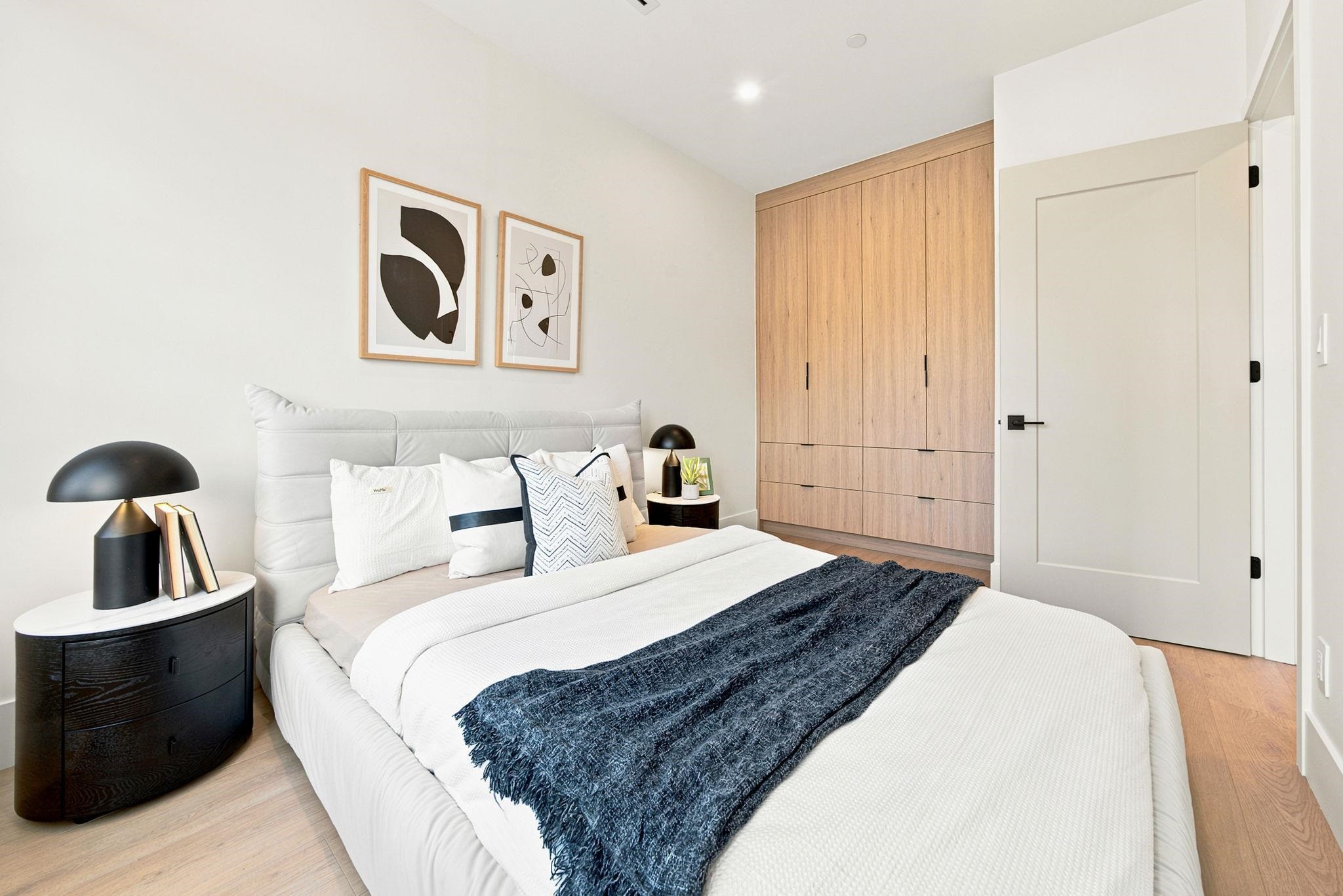 1-646 E 23Rd Avenue, Vancouver, BC - Indoor Photo Showing Bedroom