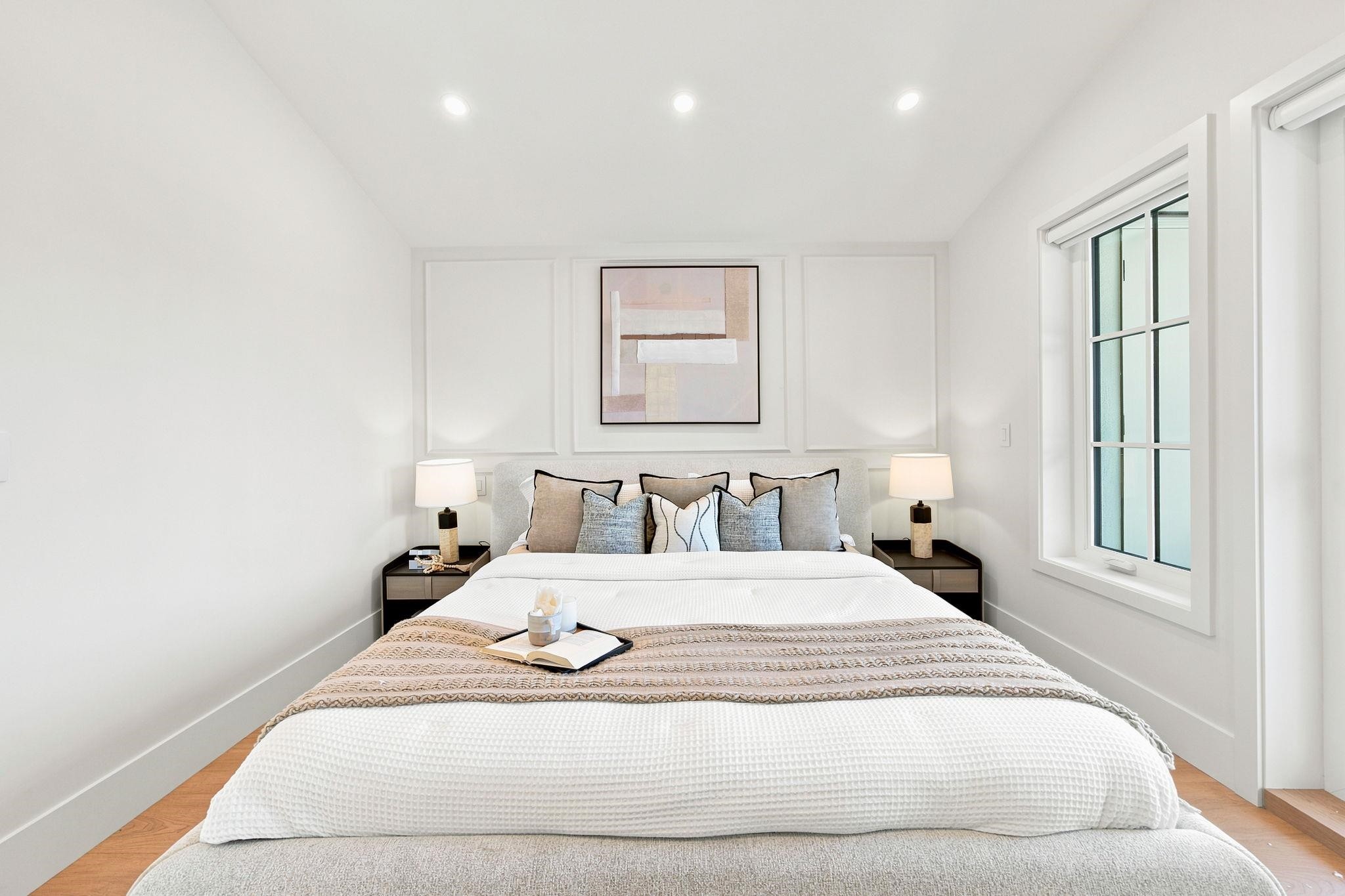 1-646 E 23Rd Avenue, Vancouver, BC - Indoor Photo Showing Bedroom