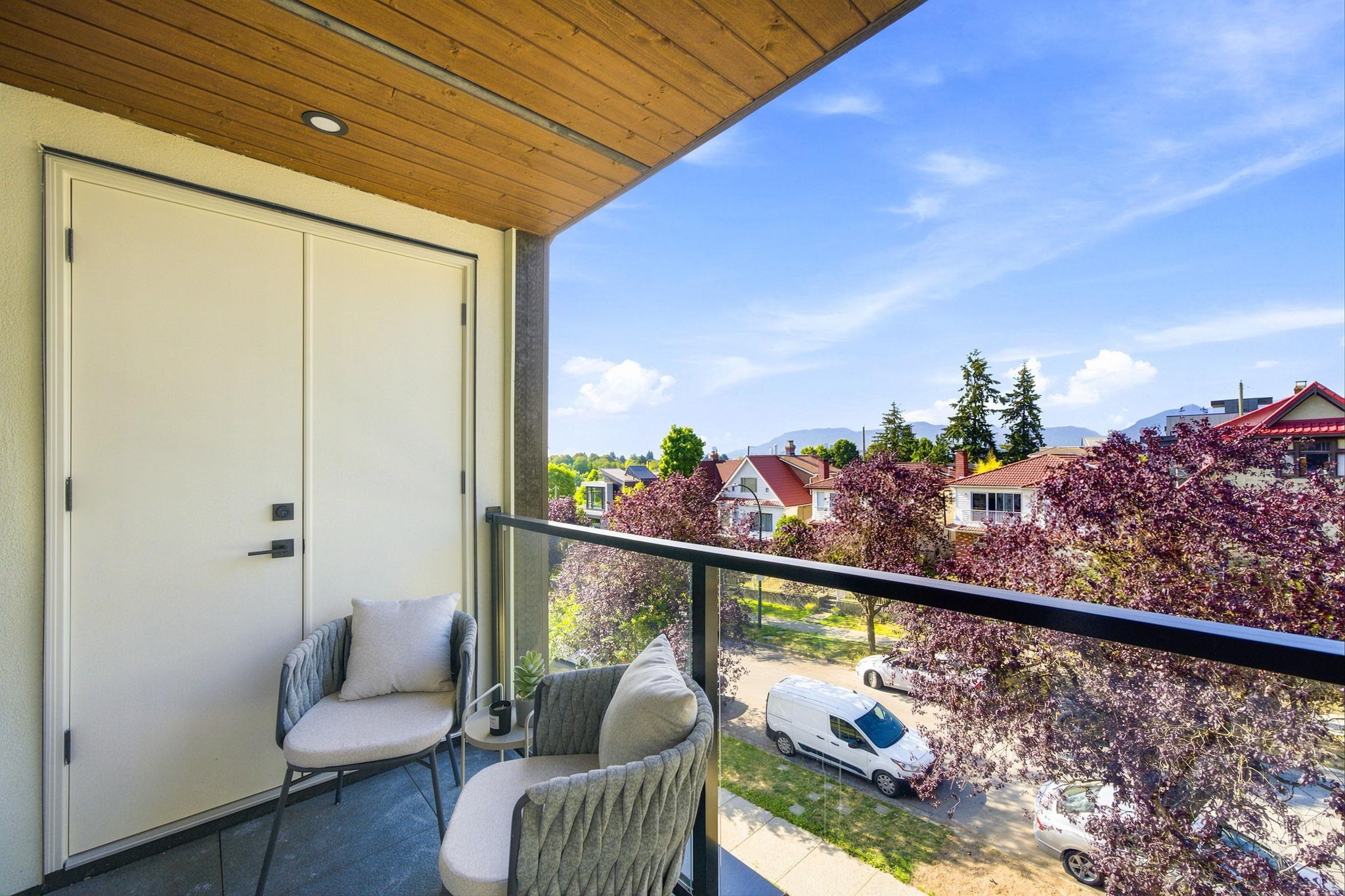1-646 E 23Rd Avenue, Vancouver, BC - Outdoor With Exterior