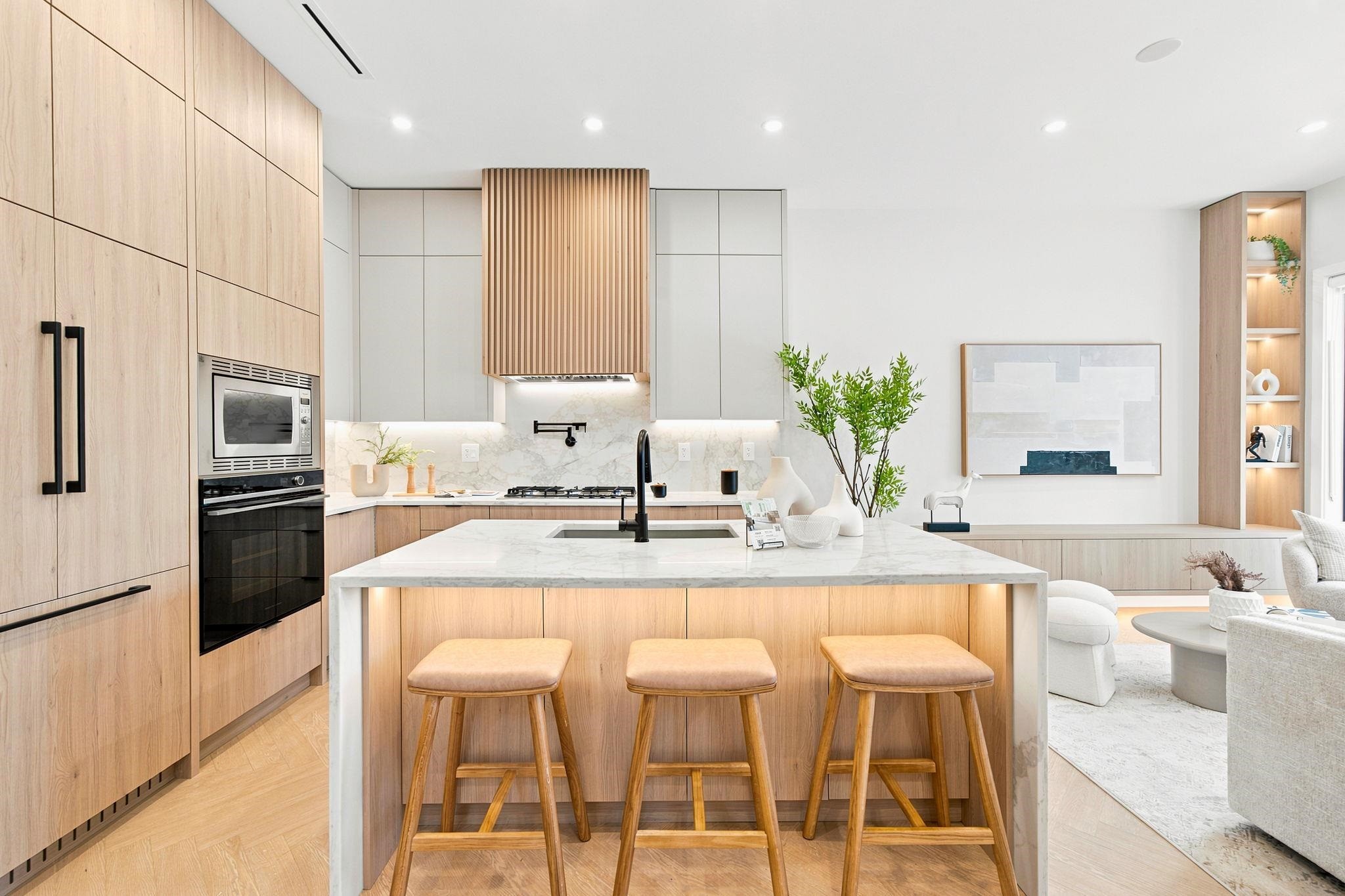 1-646 E 23Rd Avenue, Vancouver, BC - Indoor Photo Showing Kitchen With Upgraded Kitchen
