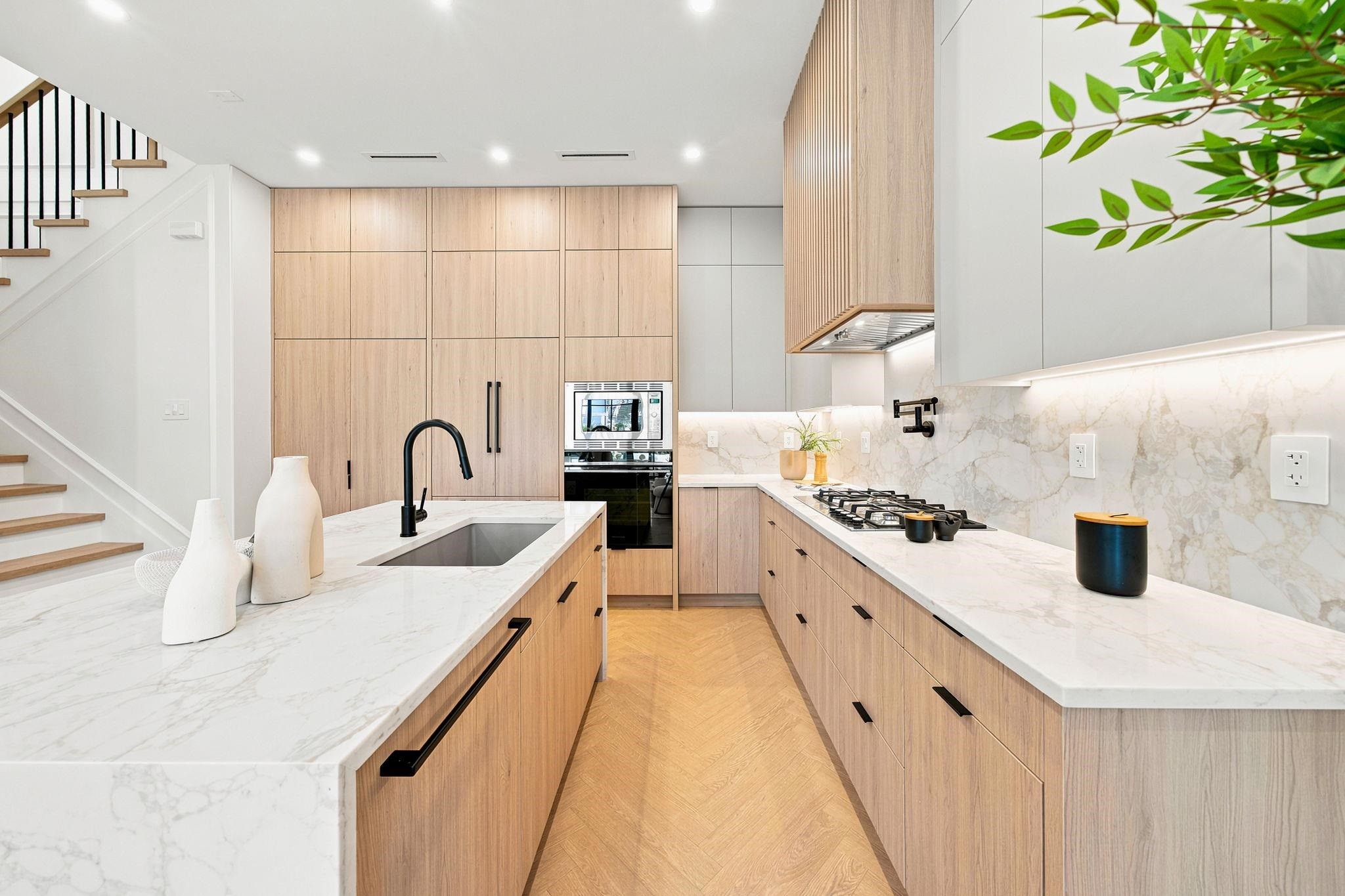 1-646 E 23Rd Avenue, Vancouver, BC - Indoor Photo Showing Kitchen With Upgraded Kitchen