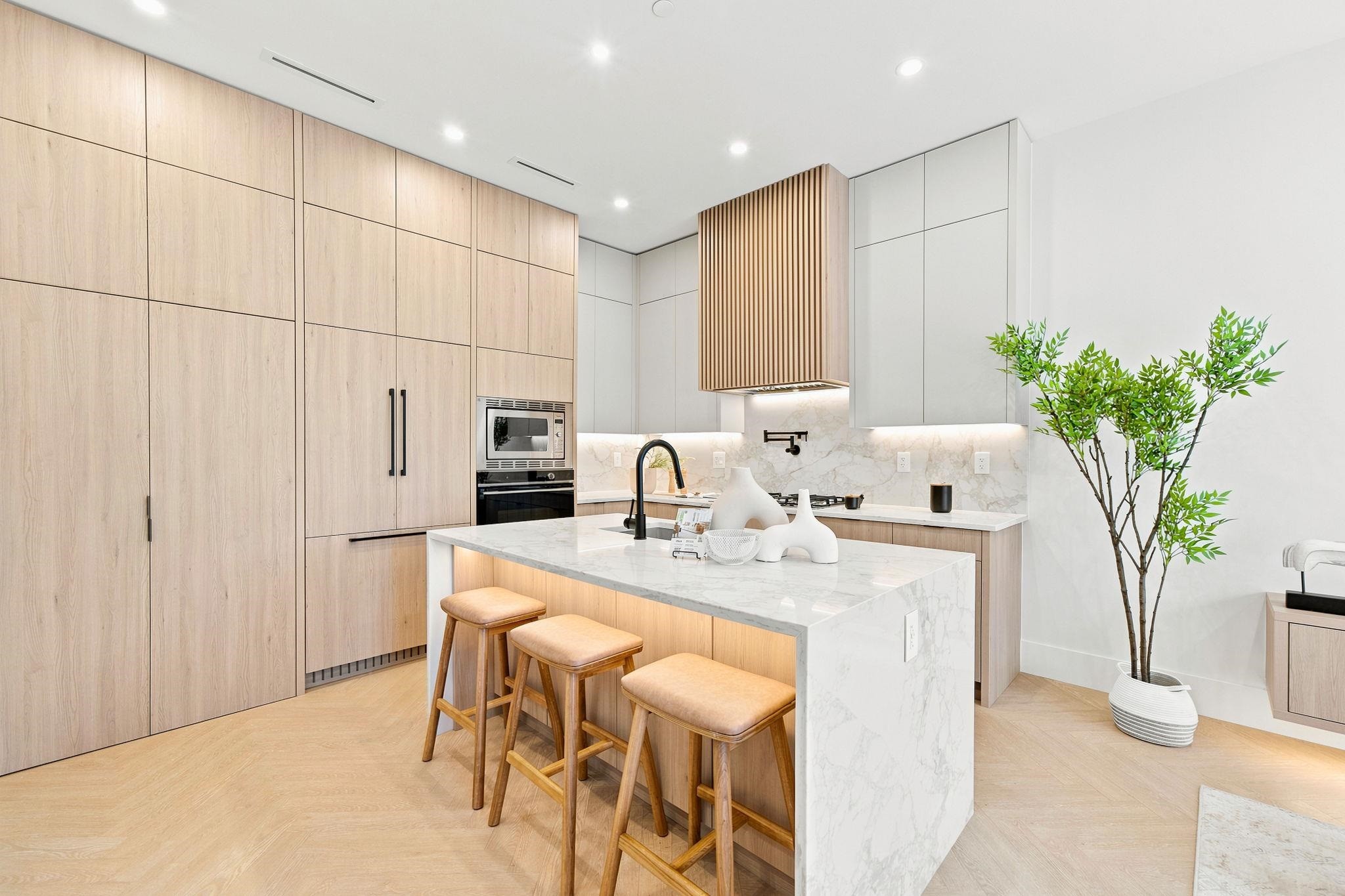 1-646 E 23Rd Avenue, Vancouver, BC - Indoor