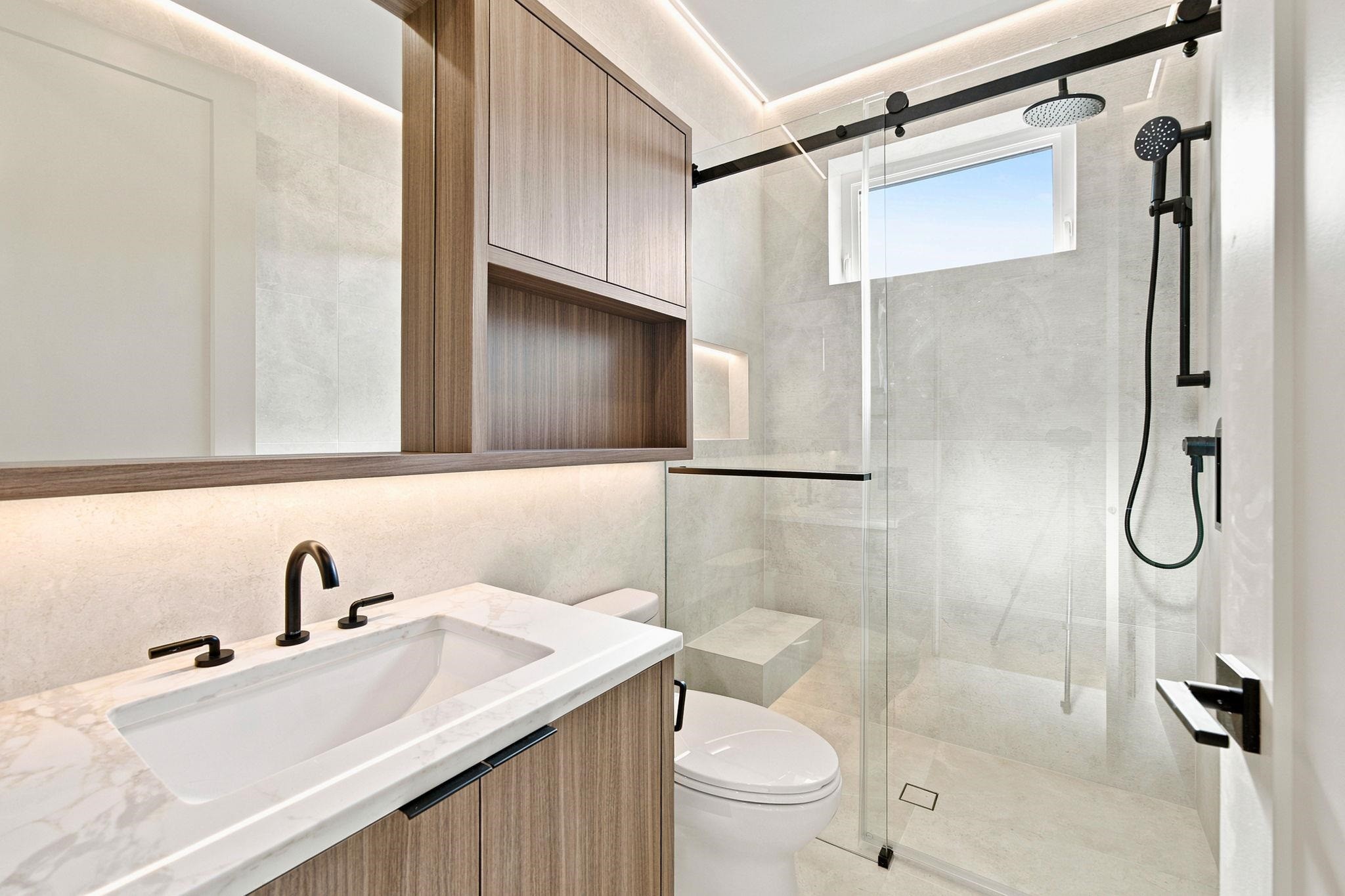 3-646 E 23Rd Avenue, Vancouver, BC - Indoor Photo Showing Bathroom