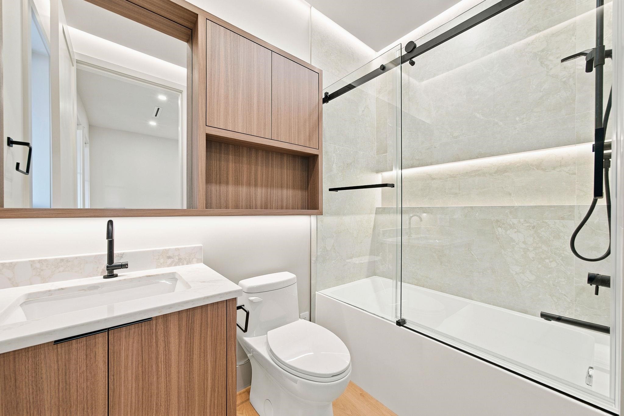 3-646 E 23Rd Avenue, Vancouver, BC - Indoor Photo Showing Bathroom