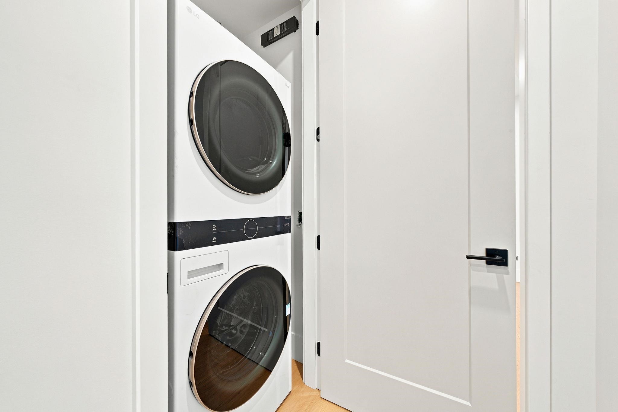 3-646 E 23Rd Avenue, Vancouver, BC - Indoor Photo Showing Laundry Room