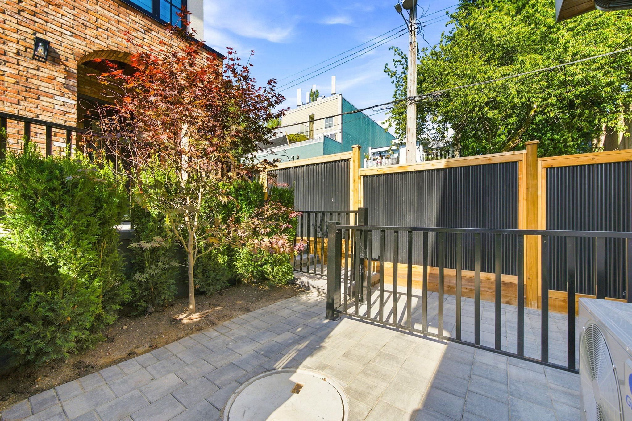 3-646 E 23Rd Avenue, Vancouver, BC - Outdoor