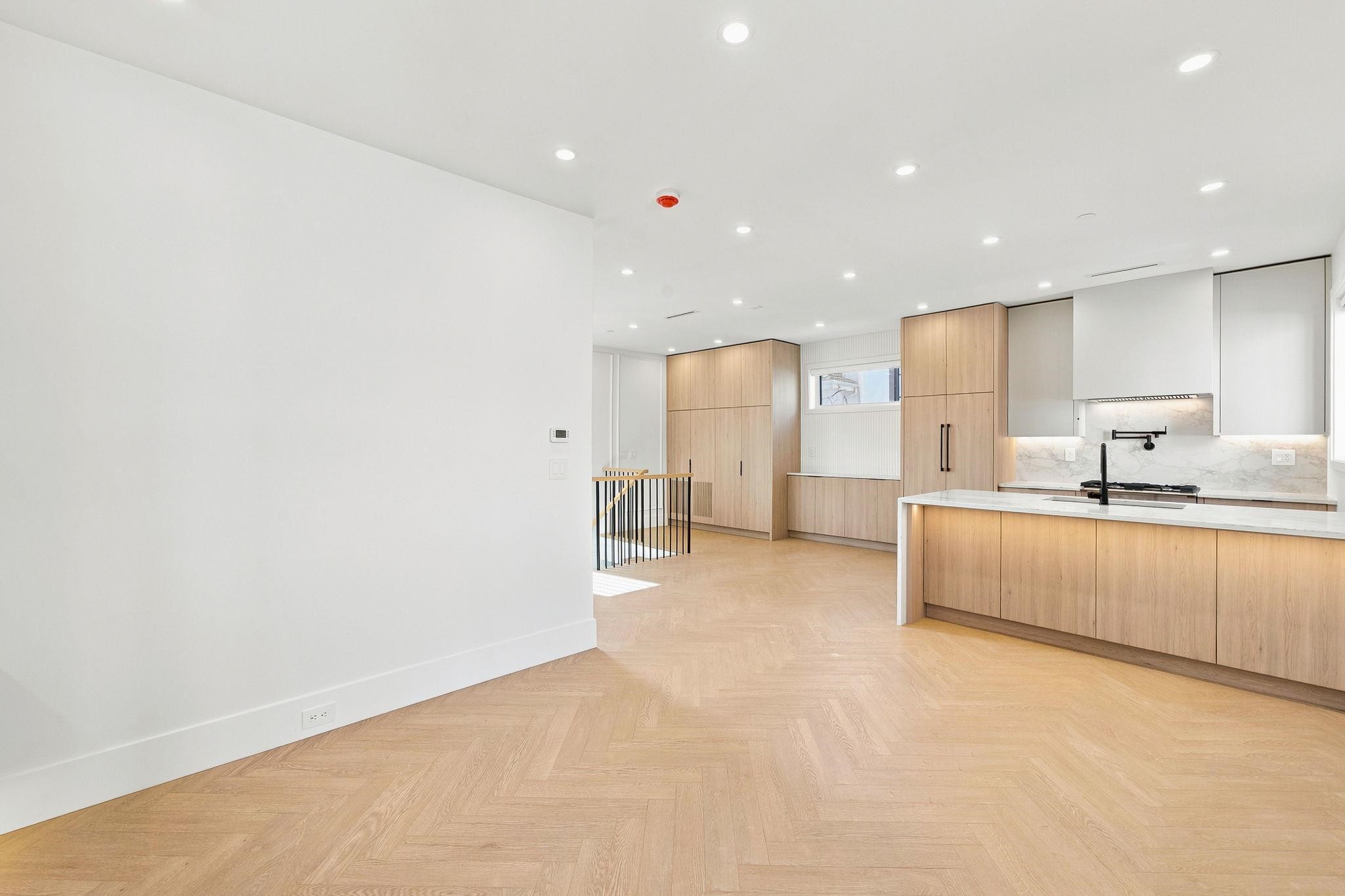 3-646 E 23Rd Avenue, Vancouver, BC - Indoor Photo Showing Kitchen