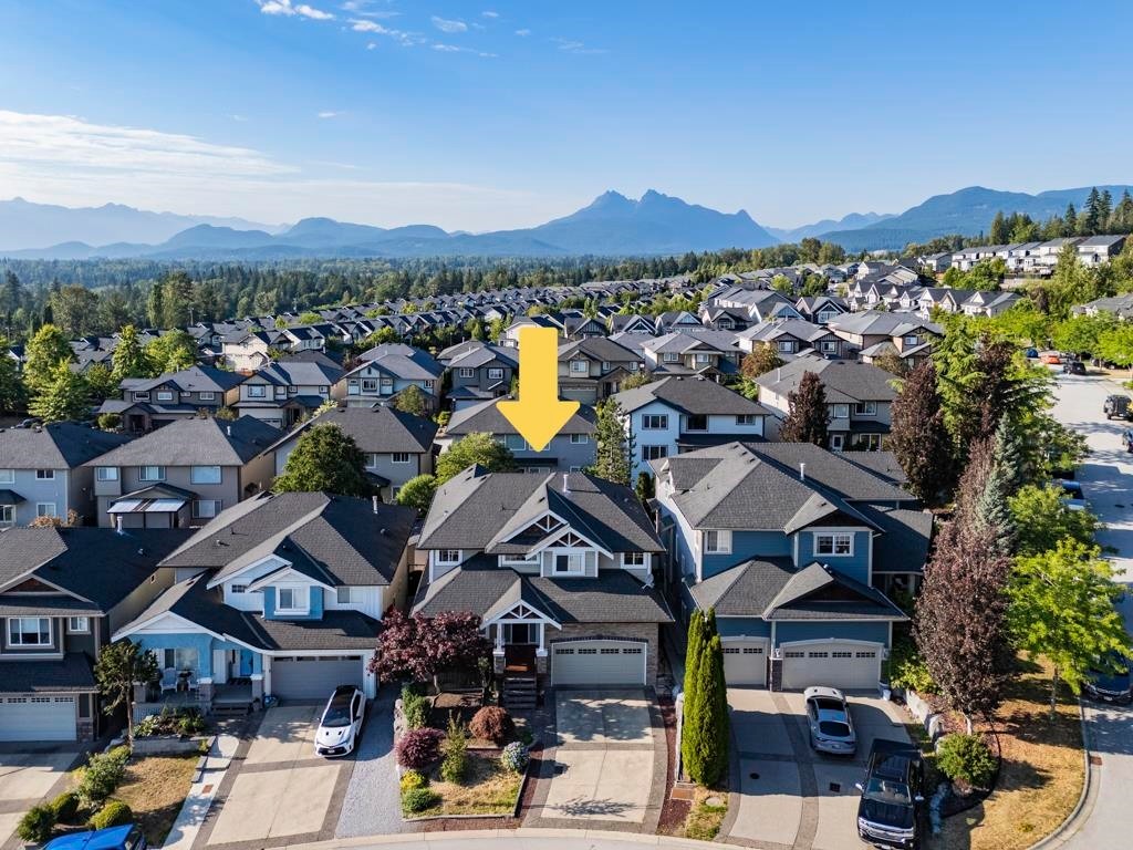 24699 103A Avenue, Maple Ridge, BC - Outdoor With Facade With View