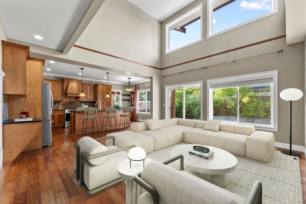 24699 103A Avenue, Maple Ridge, BC - Indoor Photo Showing Living Room