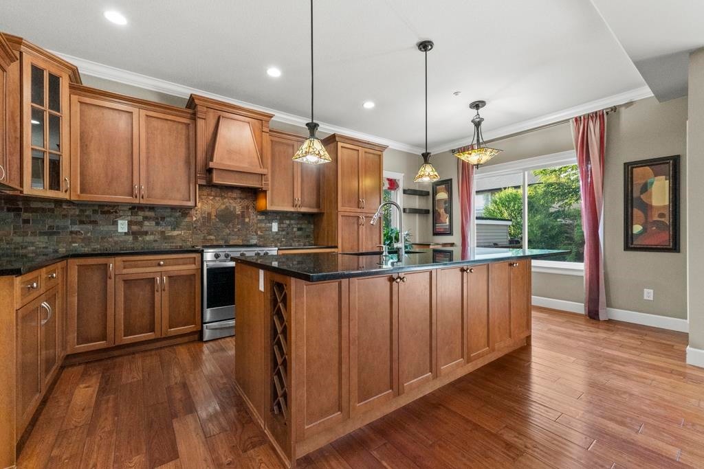 24699 103A Avenue, Maple Ridge, BC - Indoor Photo Showing Kitchen With Upgraded Kitchen