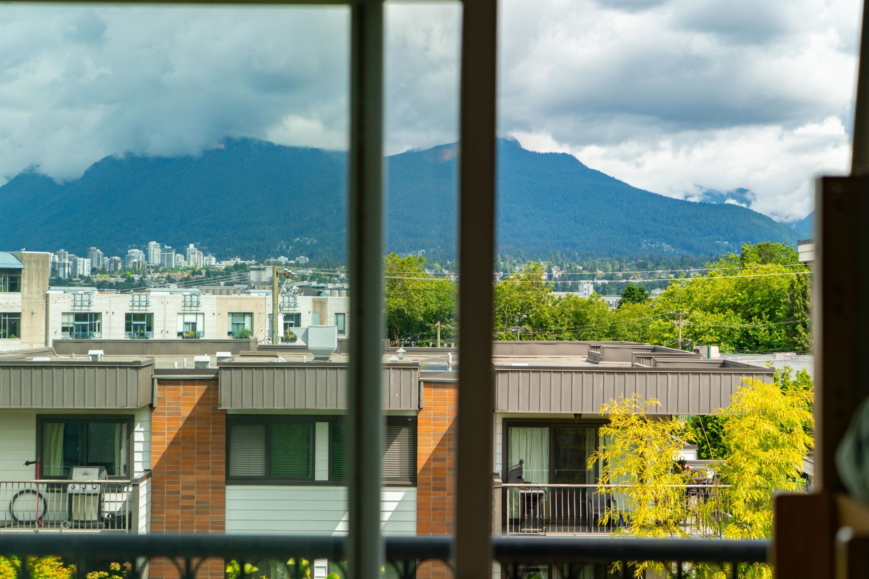 2042 Triumph Street, Vancouver, BC