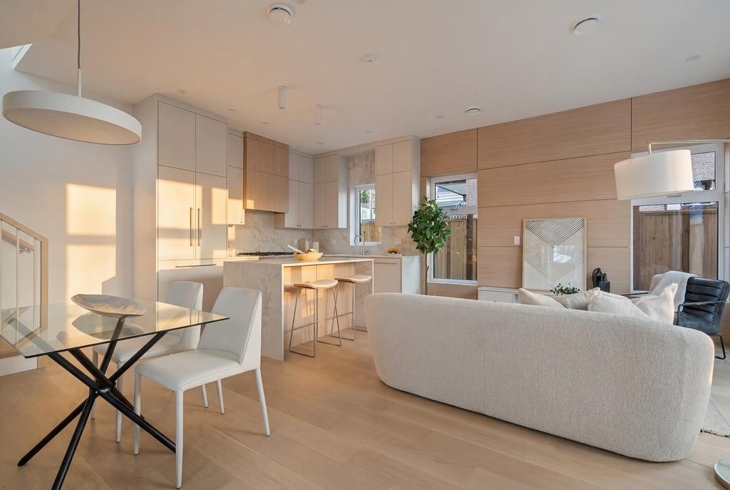 366 23Rd Avenue E, Vancouver, BC - Indoor