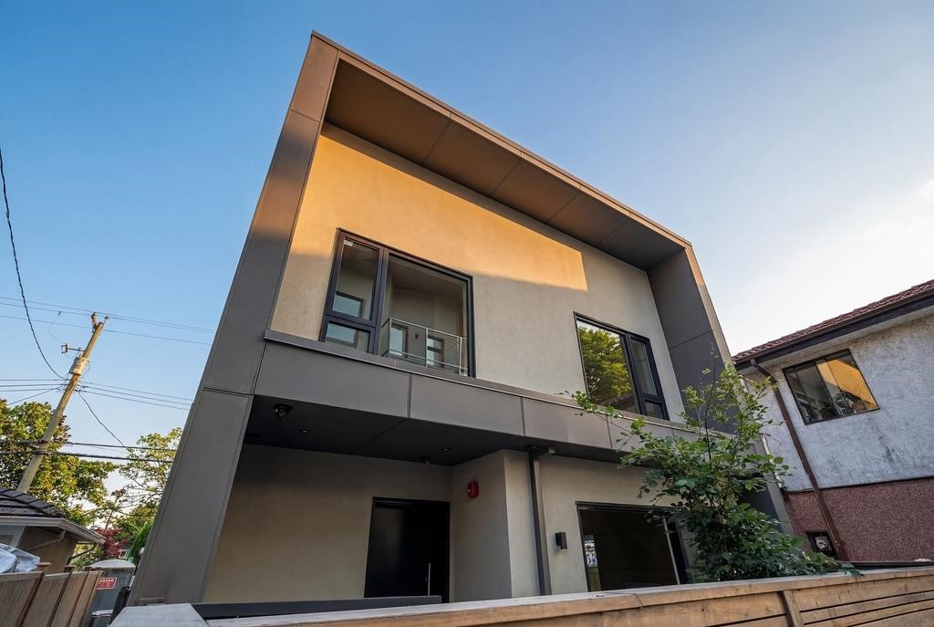 366 23Rd Avenue E, Vancouver, BC - Outdoor With Exterior
