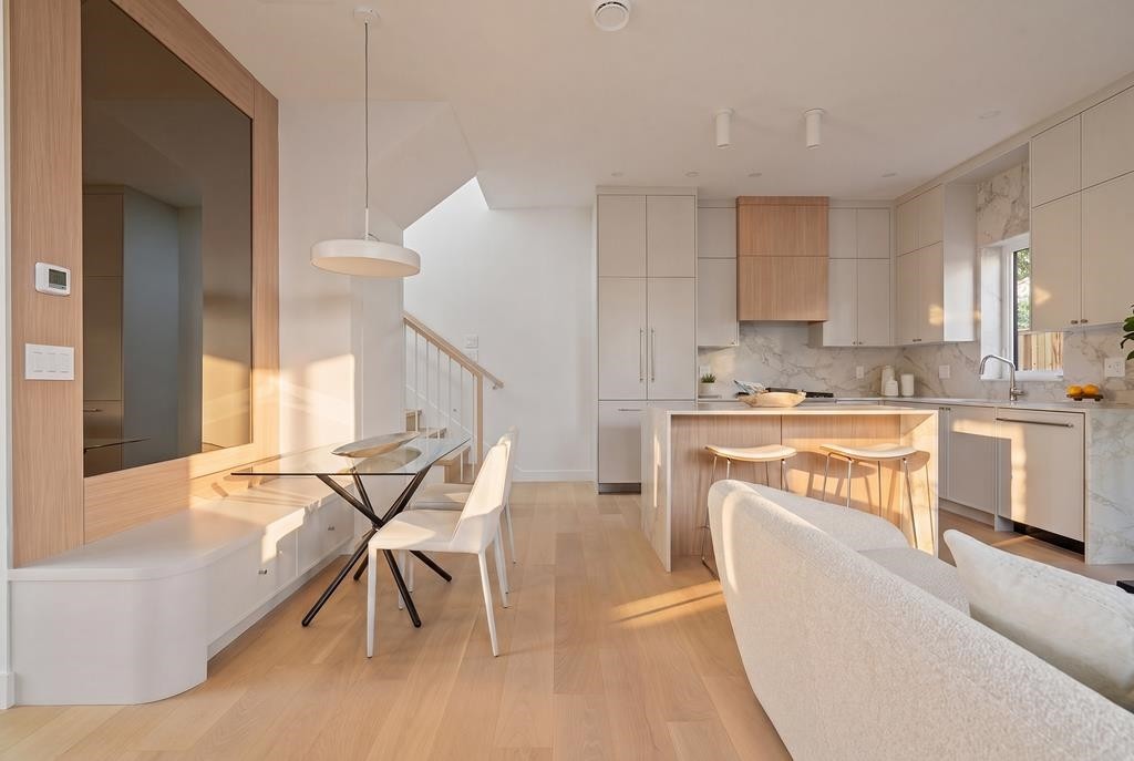 366 23Rd Avenue E, Vancouver, BC - Indoor