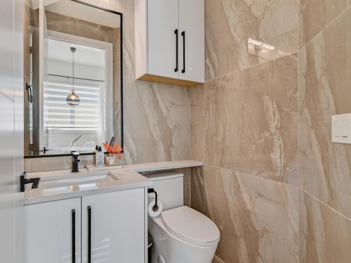 2977 42Nd Avenue E, Vancouver, BC - Indoor Photo Showing Bathroom