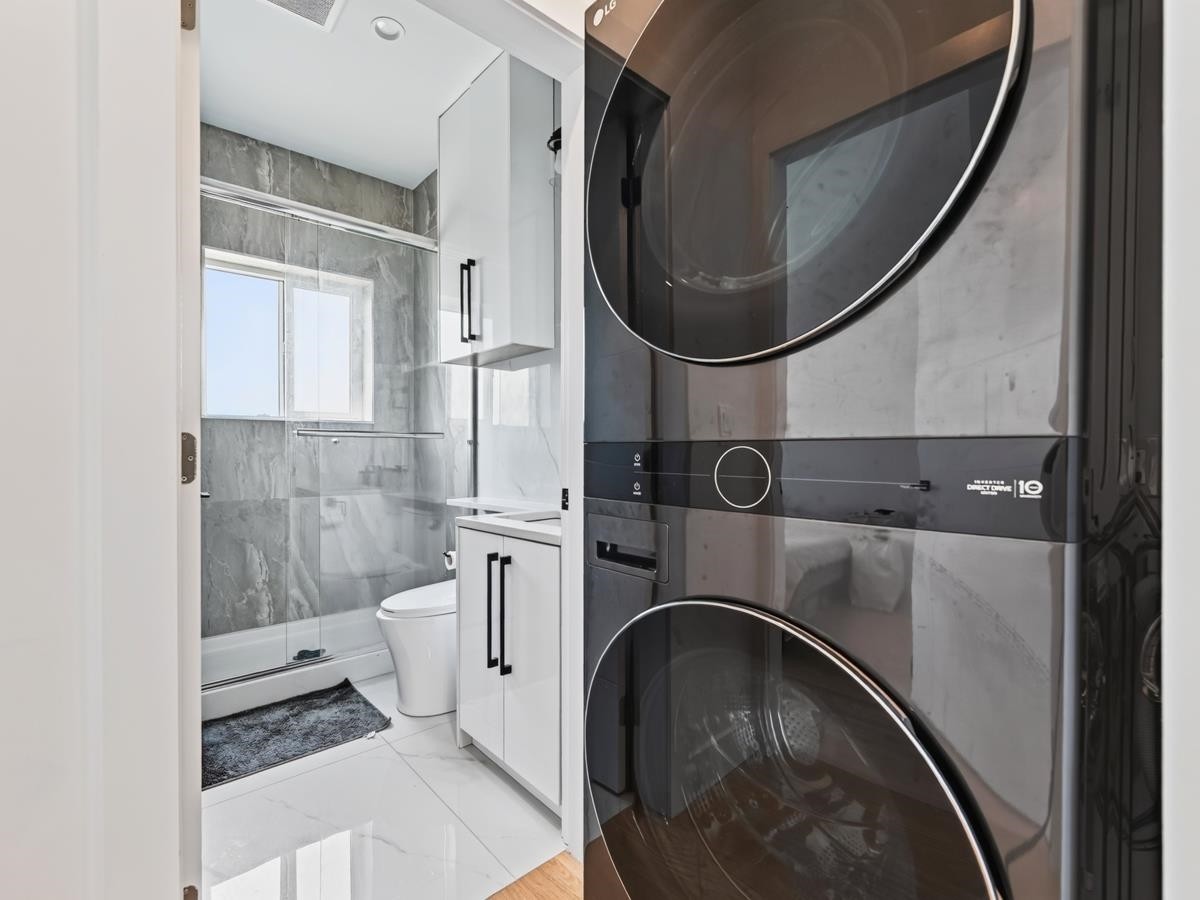 2977 42Nd Avenue E, Vancouver, BC - Indoor Photo Showing Laundry Room