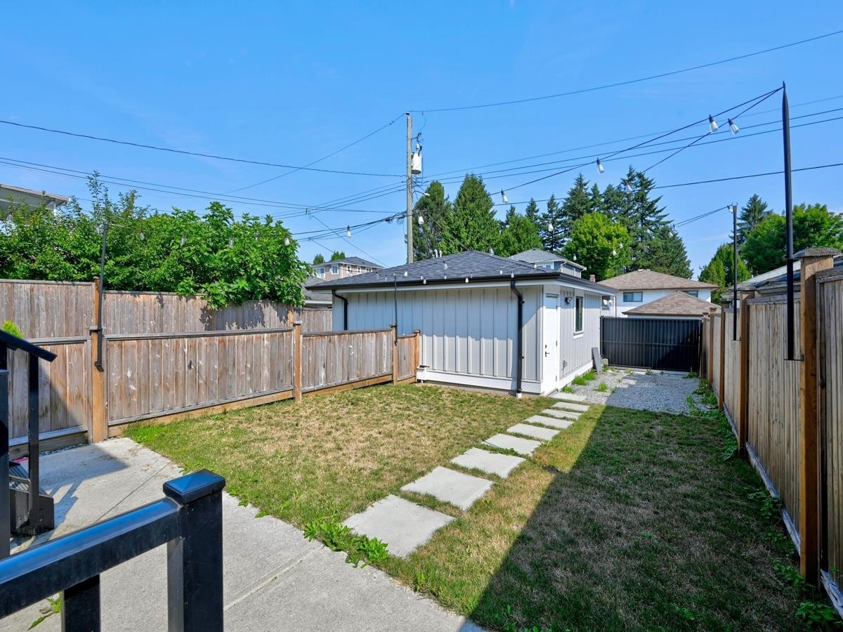 2977 42Nd Avenue E, Vancouver, BC - Outdoor With Backyard