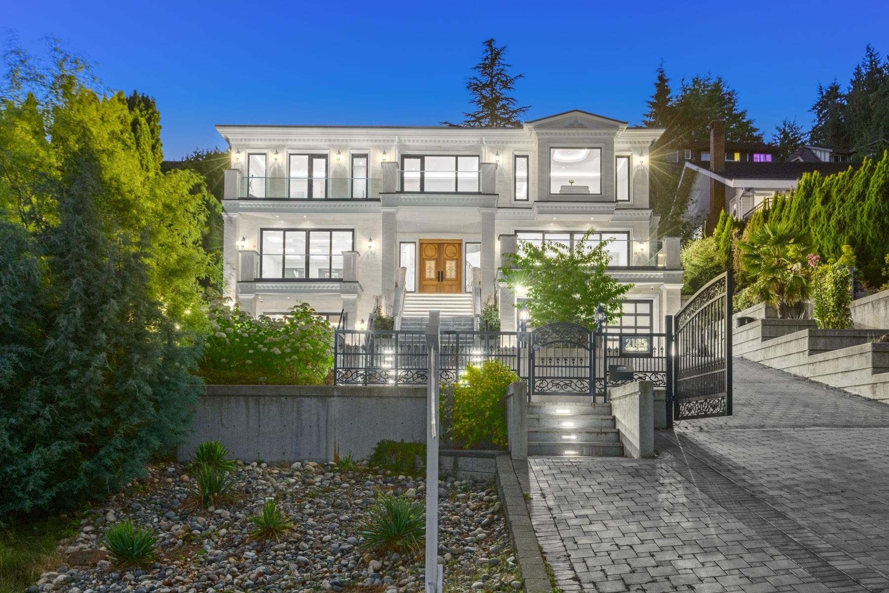 2185 Westhill Wynd, West Vancouver, BC - Outdoor
