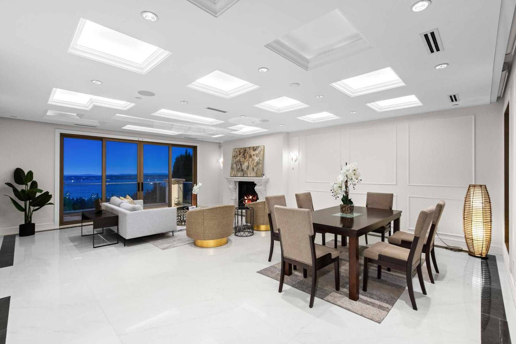 2185 Westhill Wynd, West Vancouver, BC - Indoor Photo Showing Dining Room