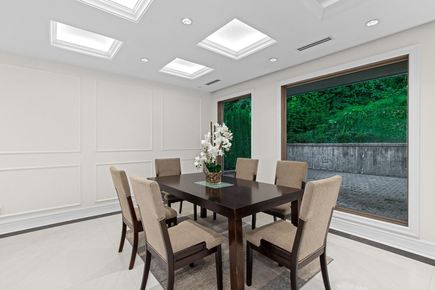 2185 Westhill Wynd, West Vancouver, BC - Indoor Photo Showing Dining Room