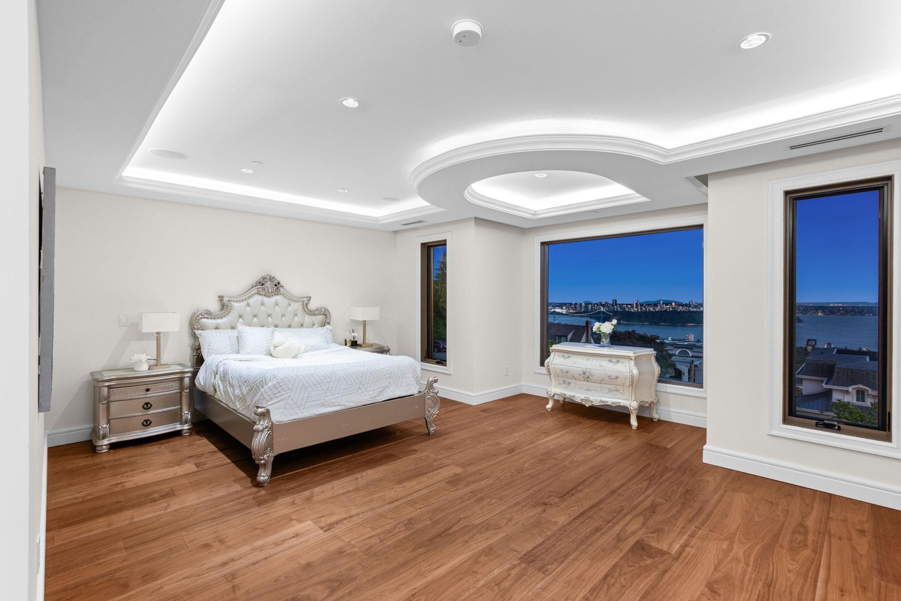 2185 Westhill Wynd, West Vancouver, BC - Indoor Photo Showing Bedroom