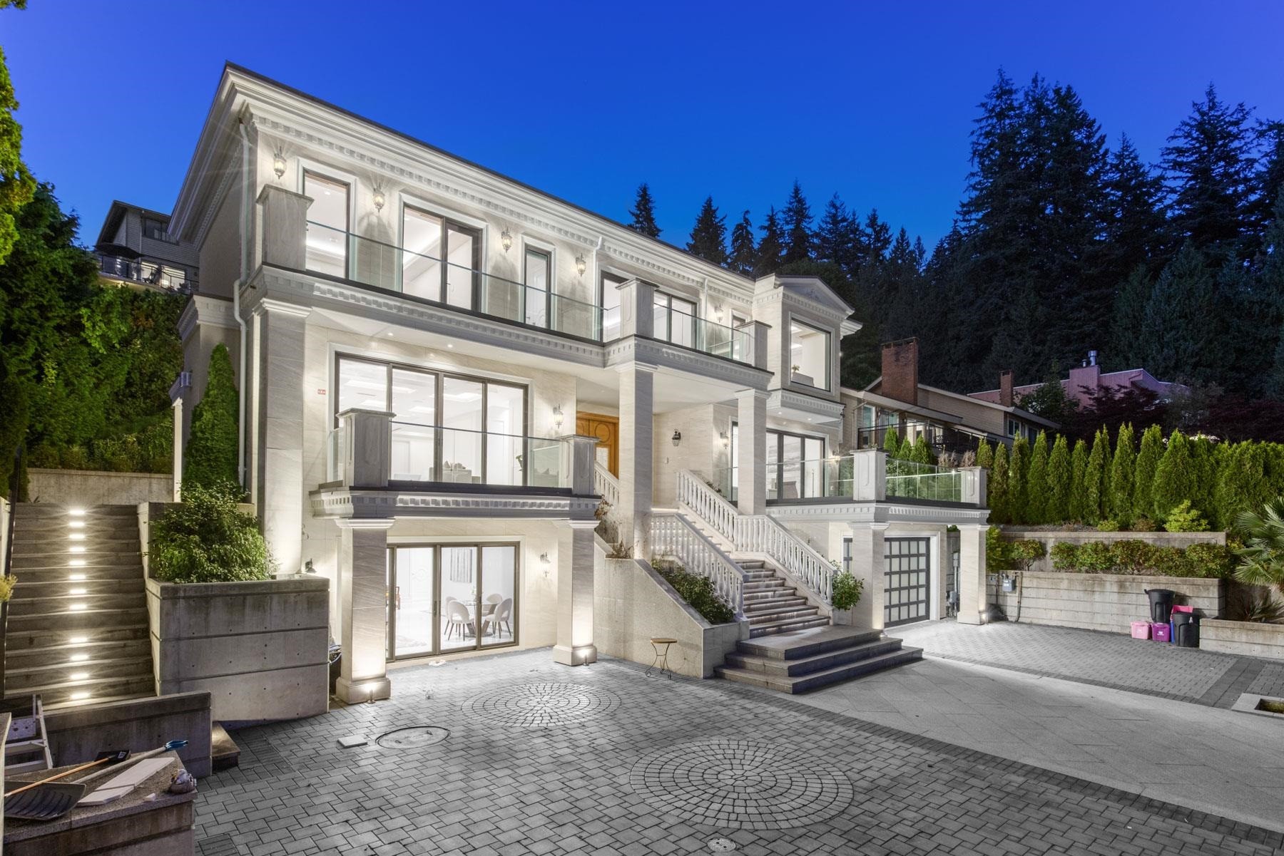 2185 Westhill Wynd, West Vancouver, BC - Outdoor
