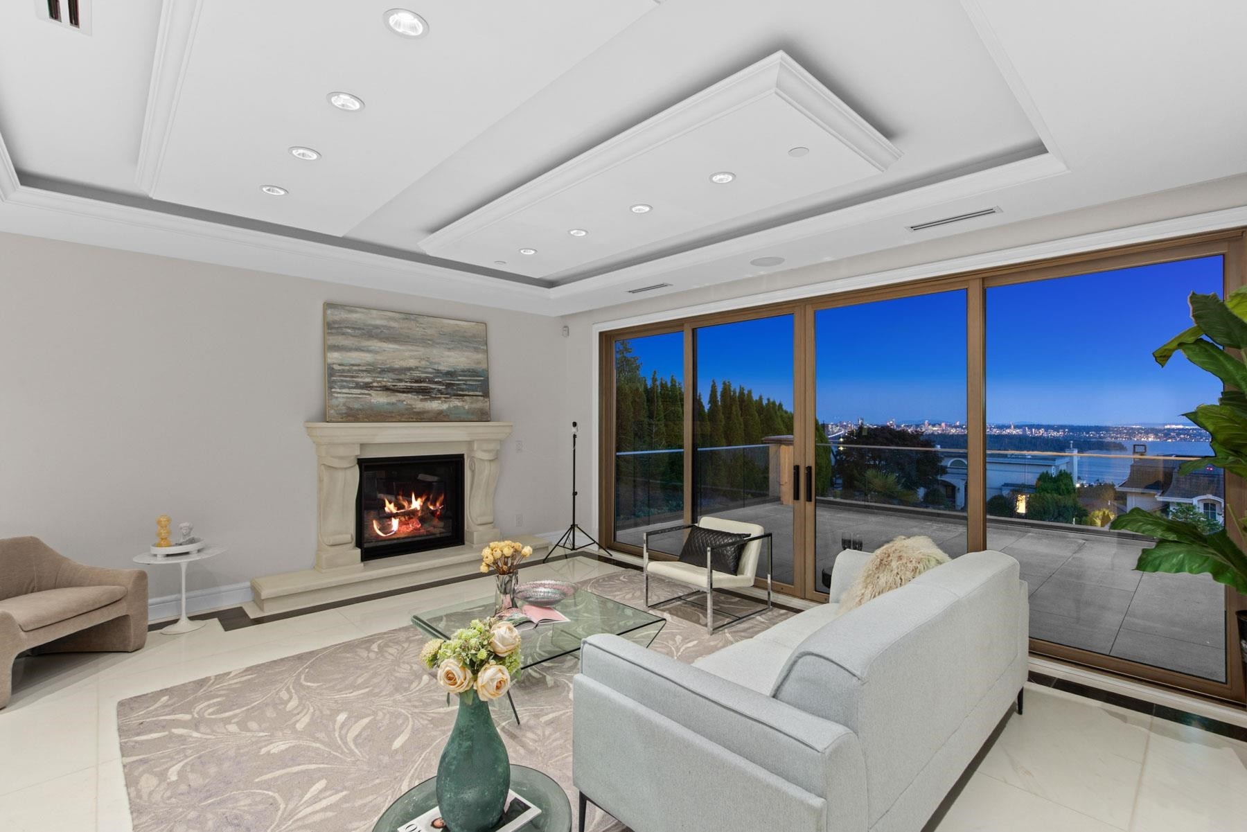 2185 Westhill Wynd, West Vancouver, BC - Indoor Photo Showing Other Room With Fireplace