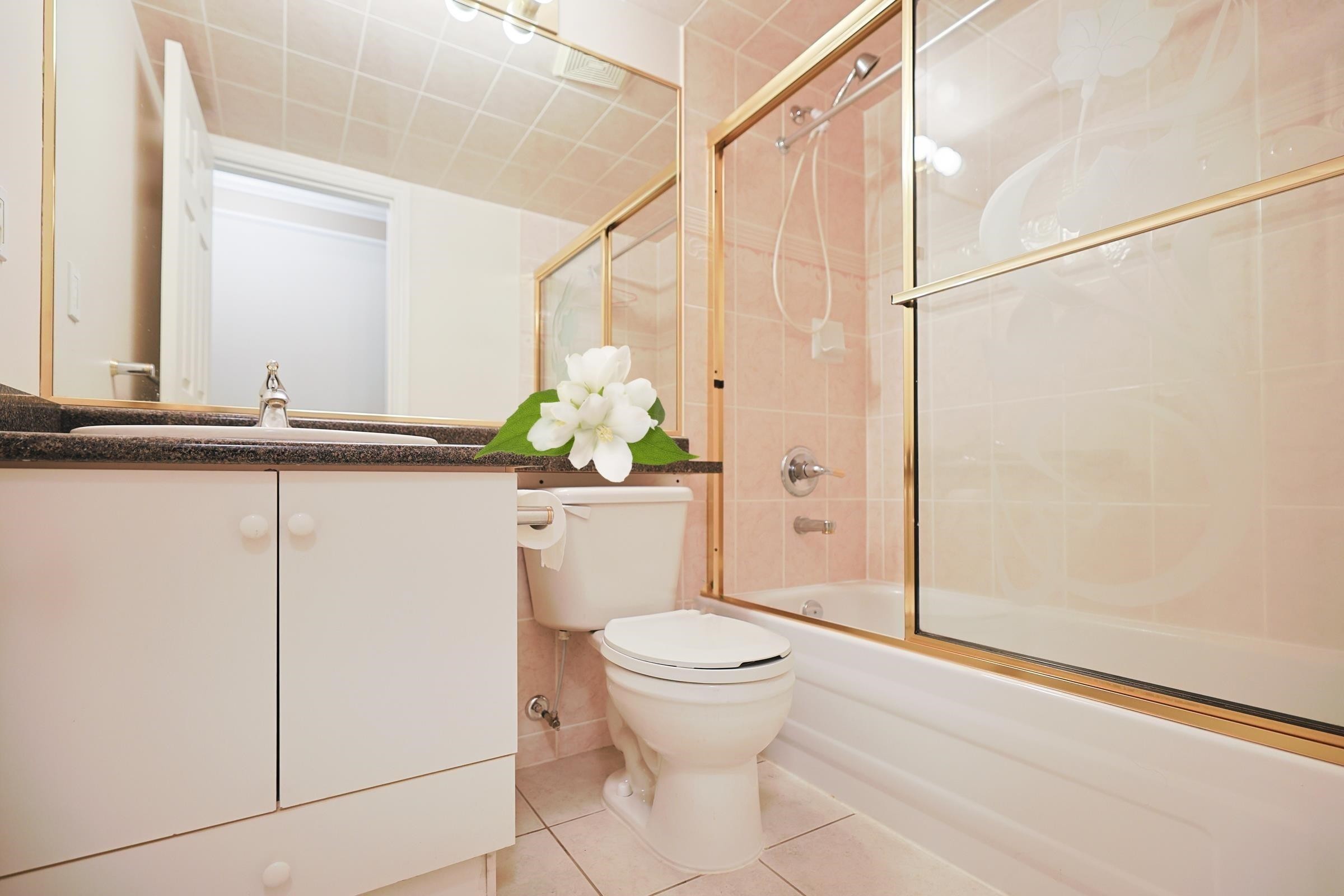 6915 Dumfries Street, Vancouver, BC - Indoor Photo Showing Bathroom