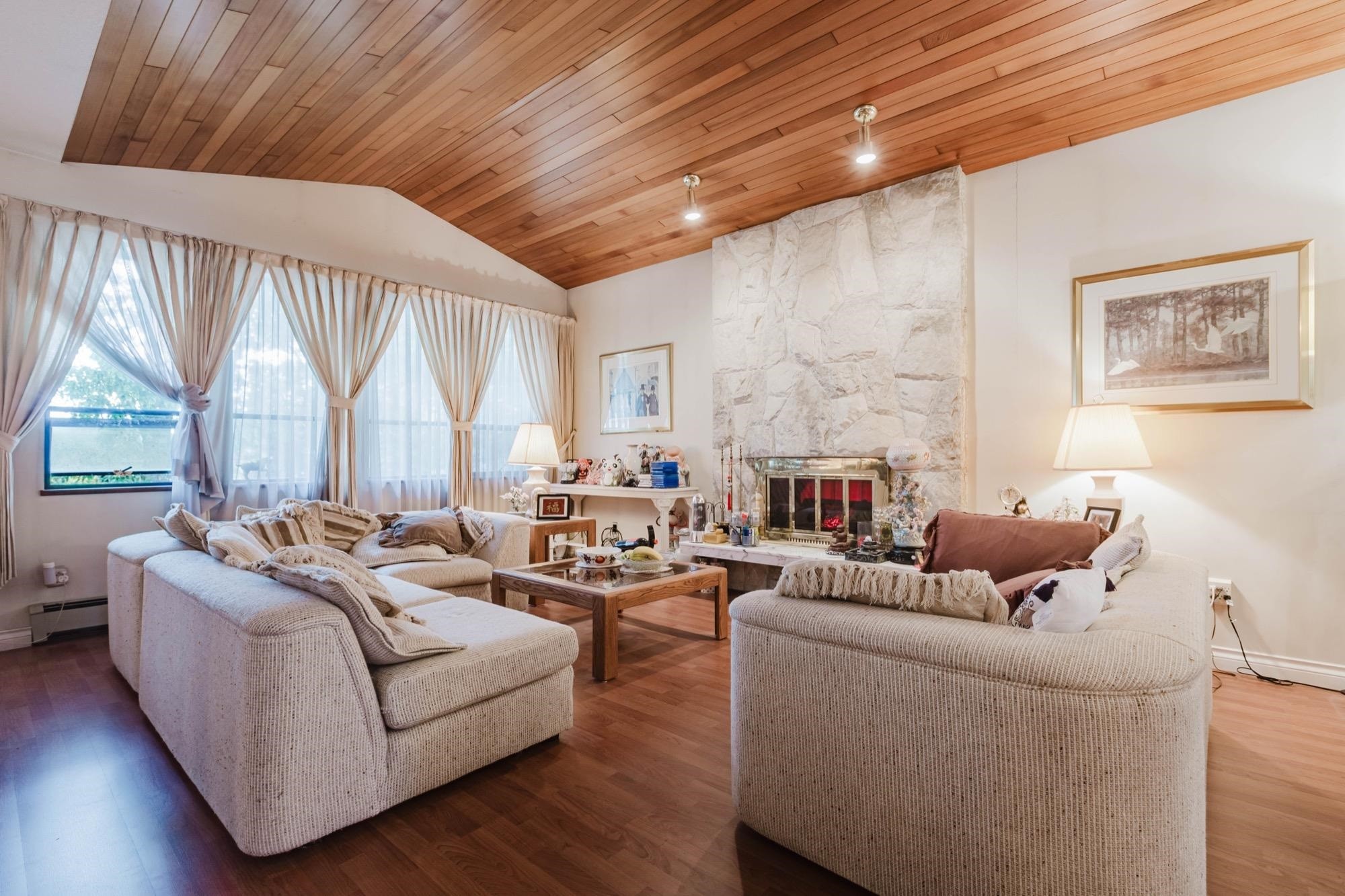 3230 Garden Drive, Vancouver, BC - Indoor Photo Showing Living Room With Fireplace