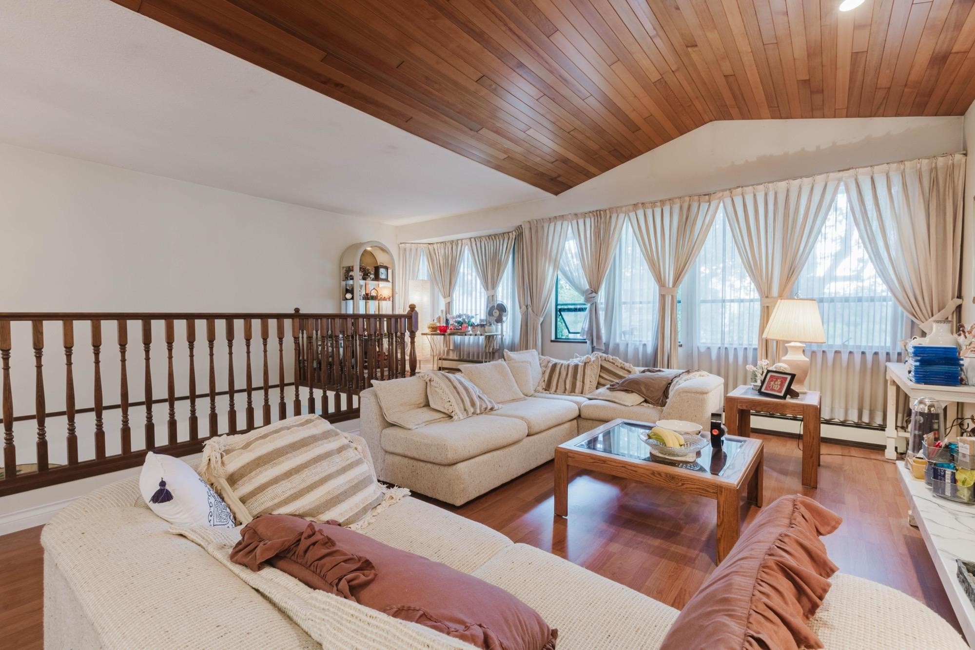 3230 Garden Drive, Vancouver, BC - Indoor Photo Showing Living Room