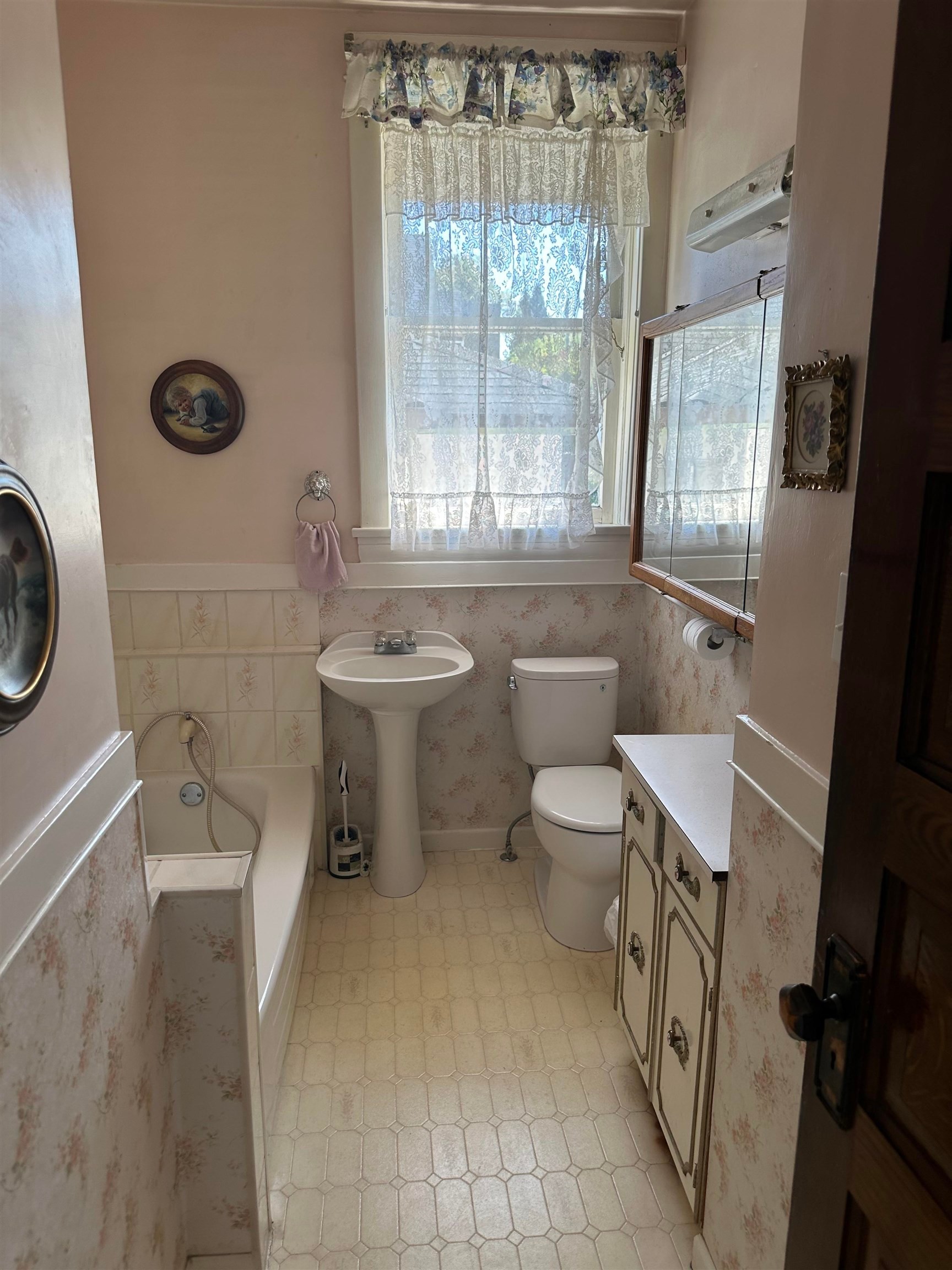 4132 Balkan Street, Vancouver, BC - Indoor Photo Showing Bathroom