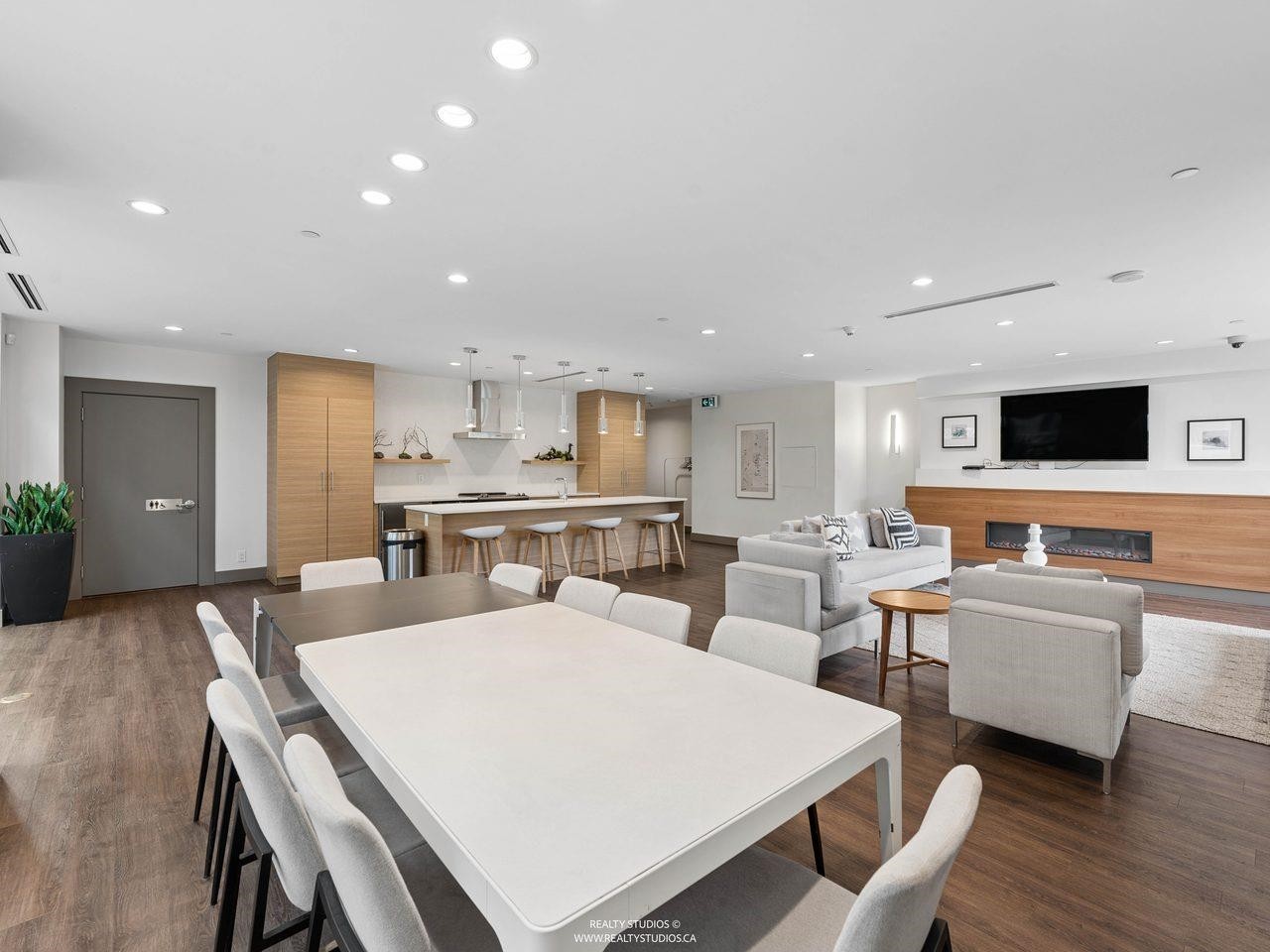 205-8538 River District Crossing, Vancouver, BC - Indoor