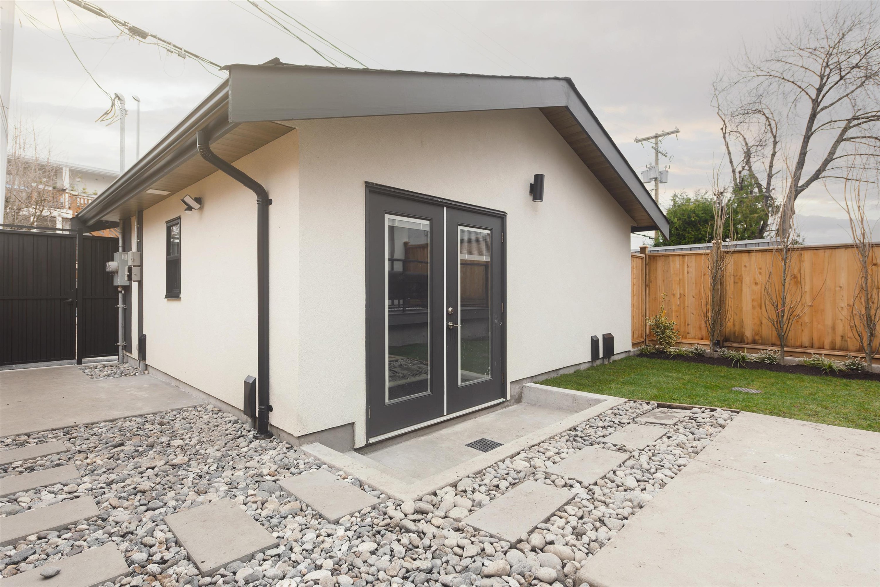 2-735 10Th Avenue E, Vancouver, BC - Outdoor With Exterior