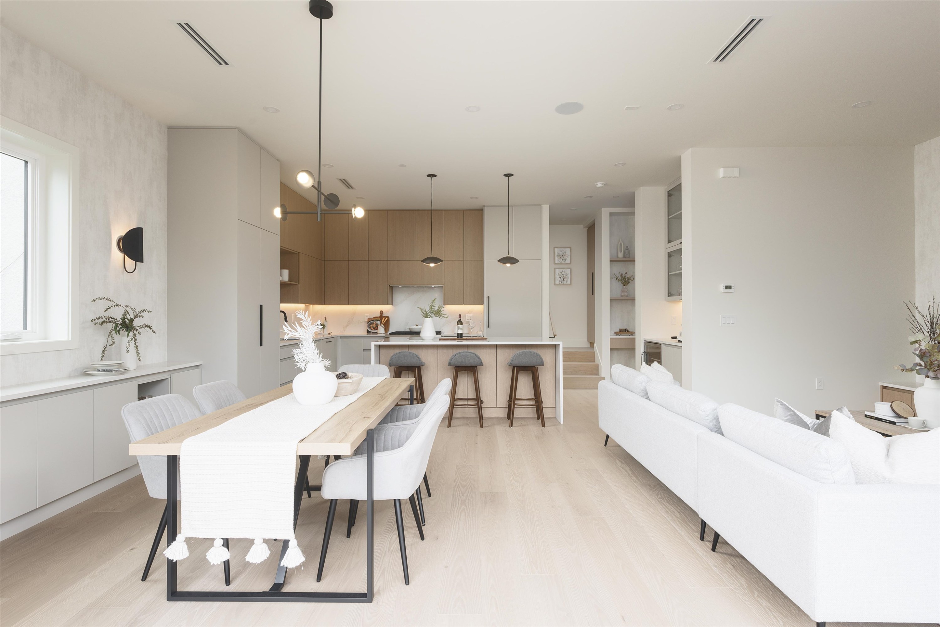 2-735 10Th Avenue E, Vancouver, BC - Indoor