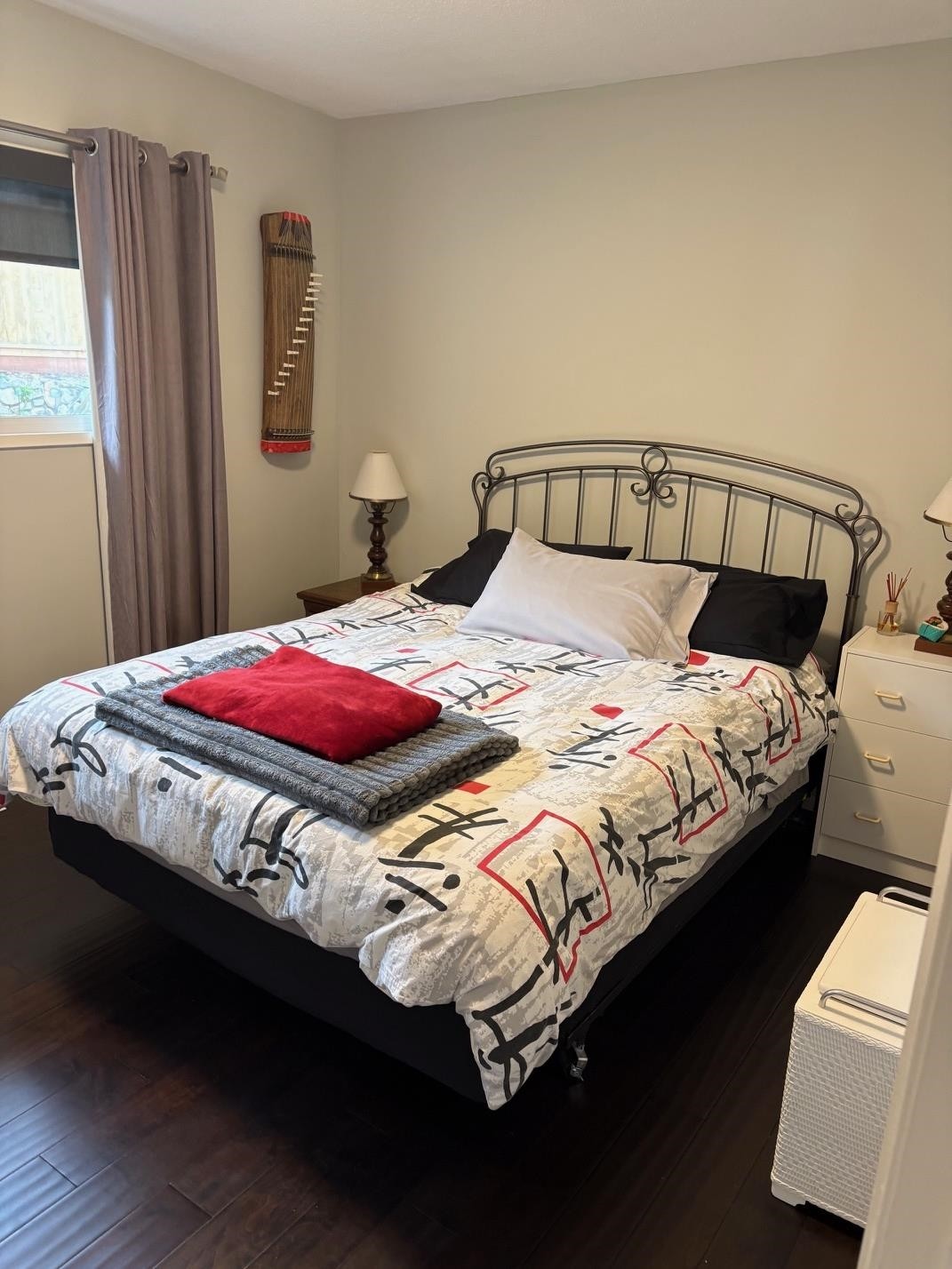 5350 Benner Road, Sechelt, BC - Indoor Photo Showing Bedroom