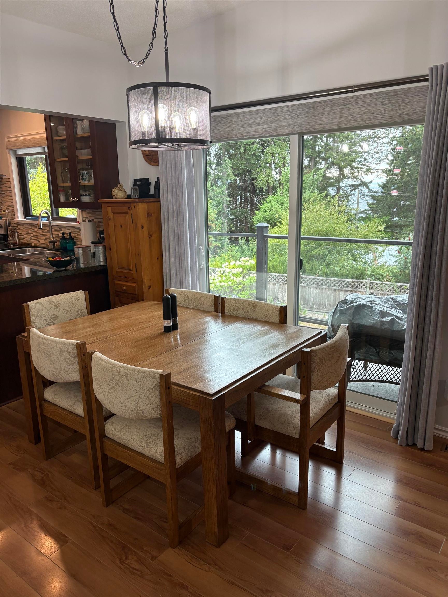 5350 Benner Road, Sechelt, BC - Indoor Photo Showing Dining Room