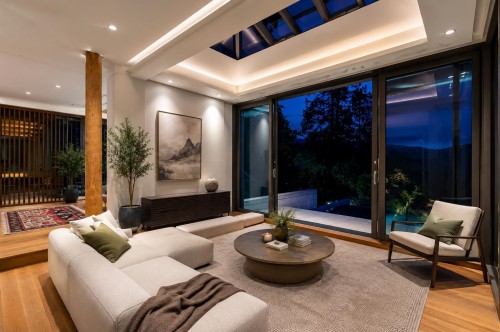 687 Beachview Drive, North Vancouver, BC - Indoor