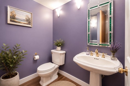 687 Beachview Drive, North Vancouver, BC - Indoor Photo Showing Bathroom