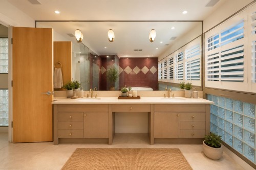 687 Beachview Drive, North Vancouver, BC - Indoor Photo Showing Bathroom