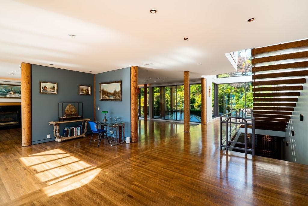 687 Beachview Drive, North Vancouver, BC - Indoor