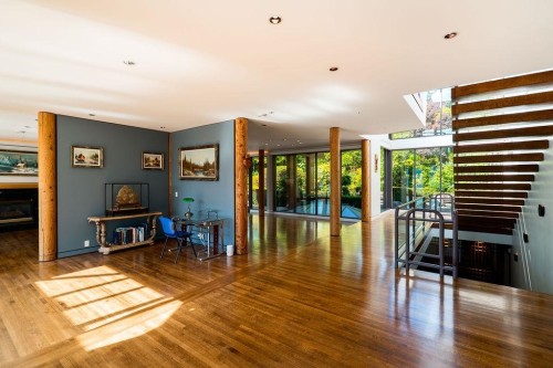687 Beachview Drive, North Vancouver, BC - Indoor