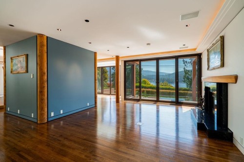 687 Beachview Drive, North Vancouver, BC - Indoor Photo Showing Other Room