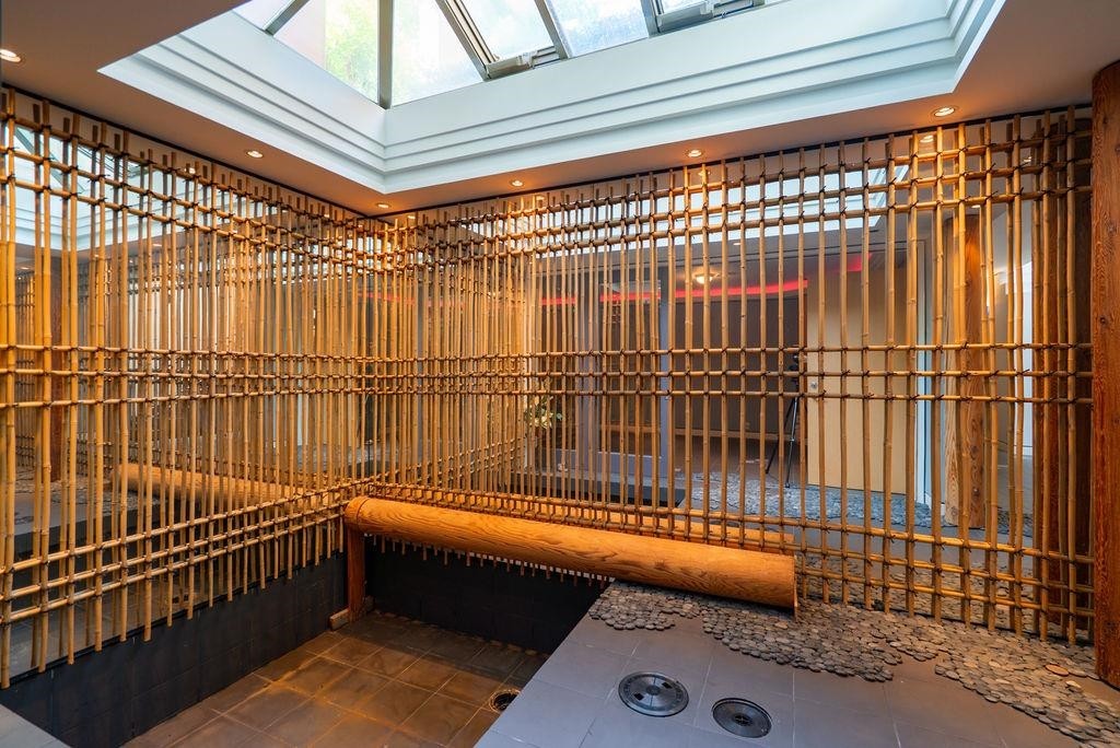 687 Beachview Drive, North Vancouver, BC - Indoor Photo Showing Other Room